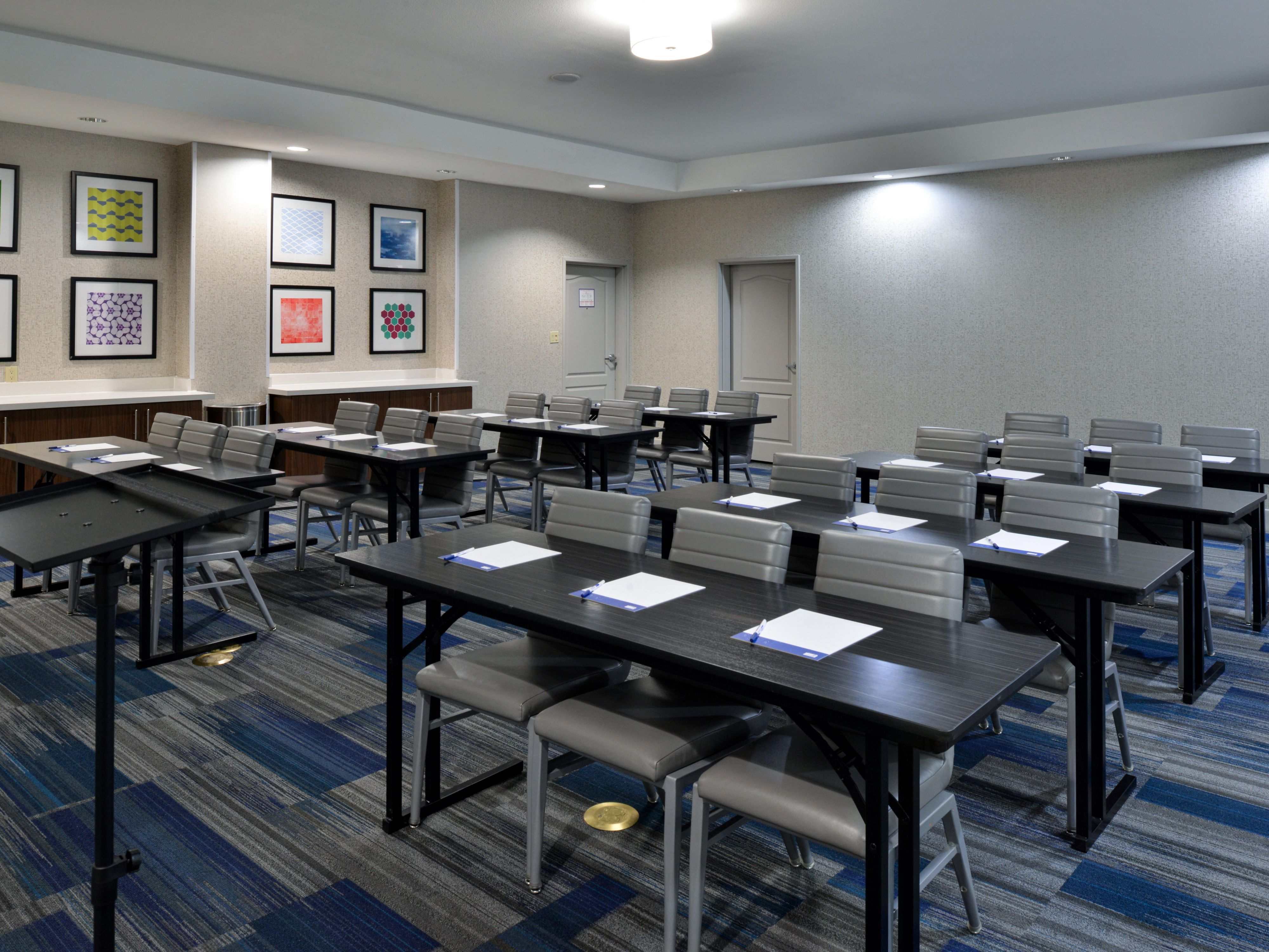 Small meetings play a vital role in the success of many organizations. Are you planning a small corporate meeting, board retreat or brainstorming session? Our flexible meeting space is sure to lead to big ideas! We are dedicated to making your meeting a huge success! Make sure to ask about Business Rewards!
