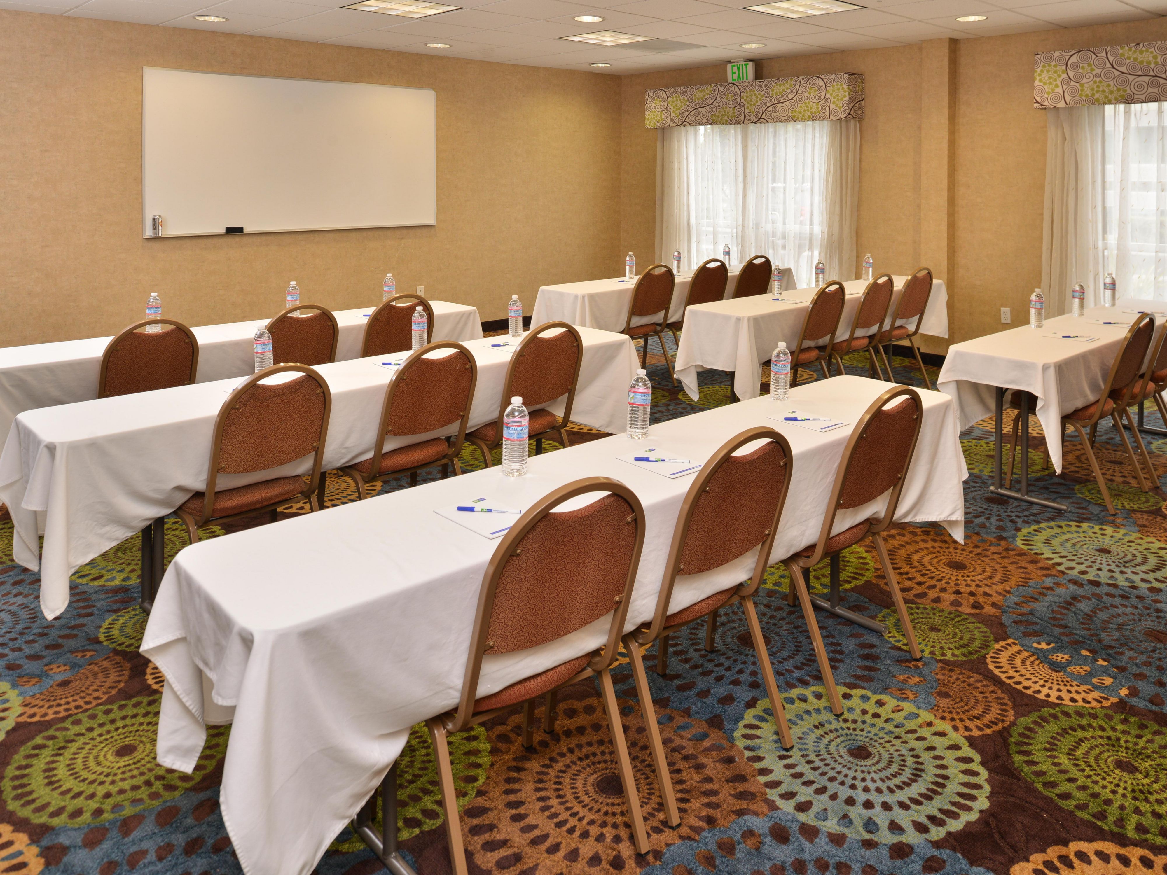 We offer 650 square feet of meeting space for your upcoming business meeting needs. Audio/visual equipment is available. Inquire about our seasonal offers, and book now by contacting our sales department.