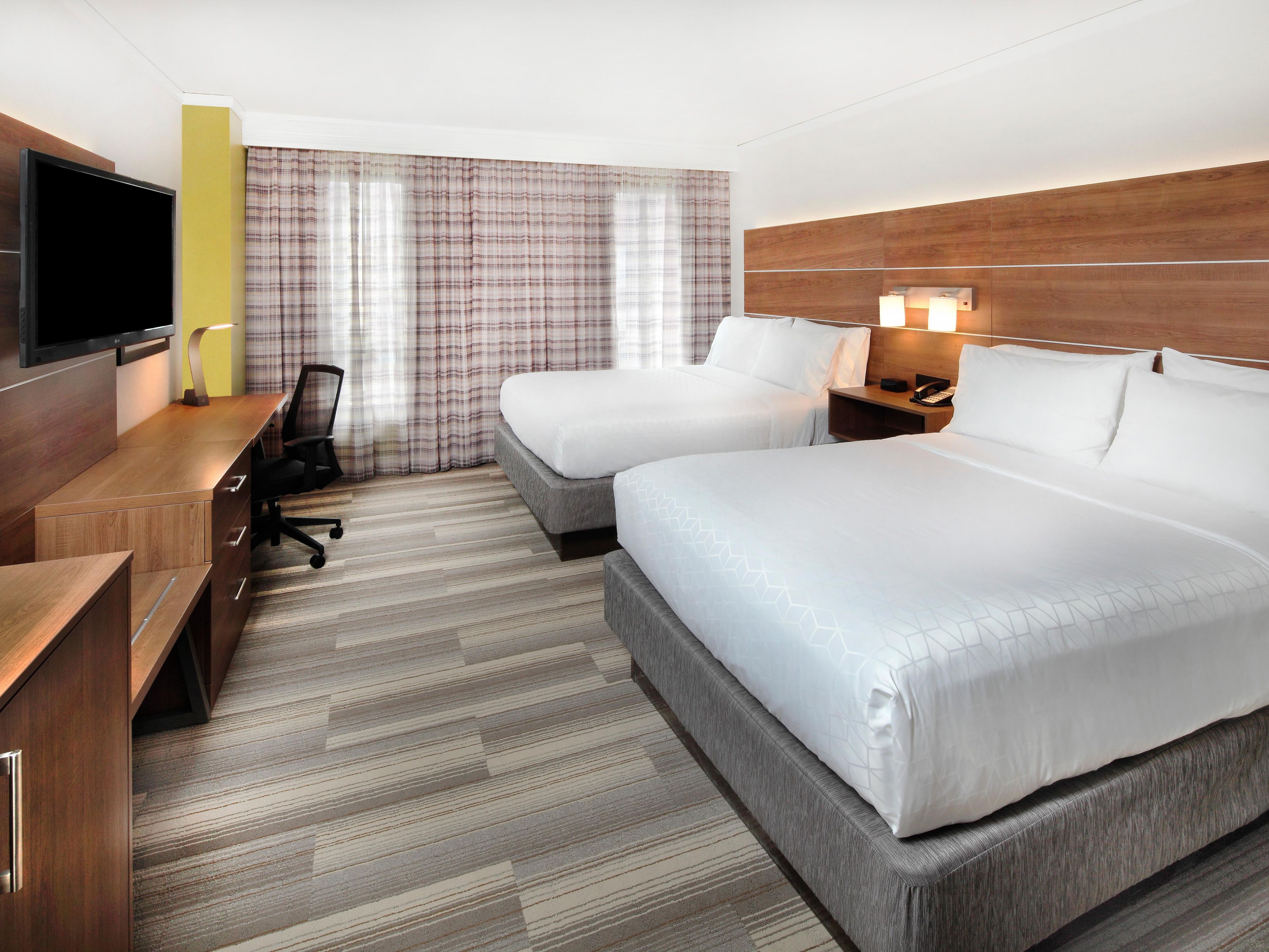 Two queen size beds room 