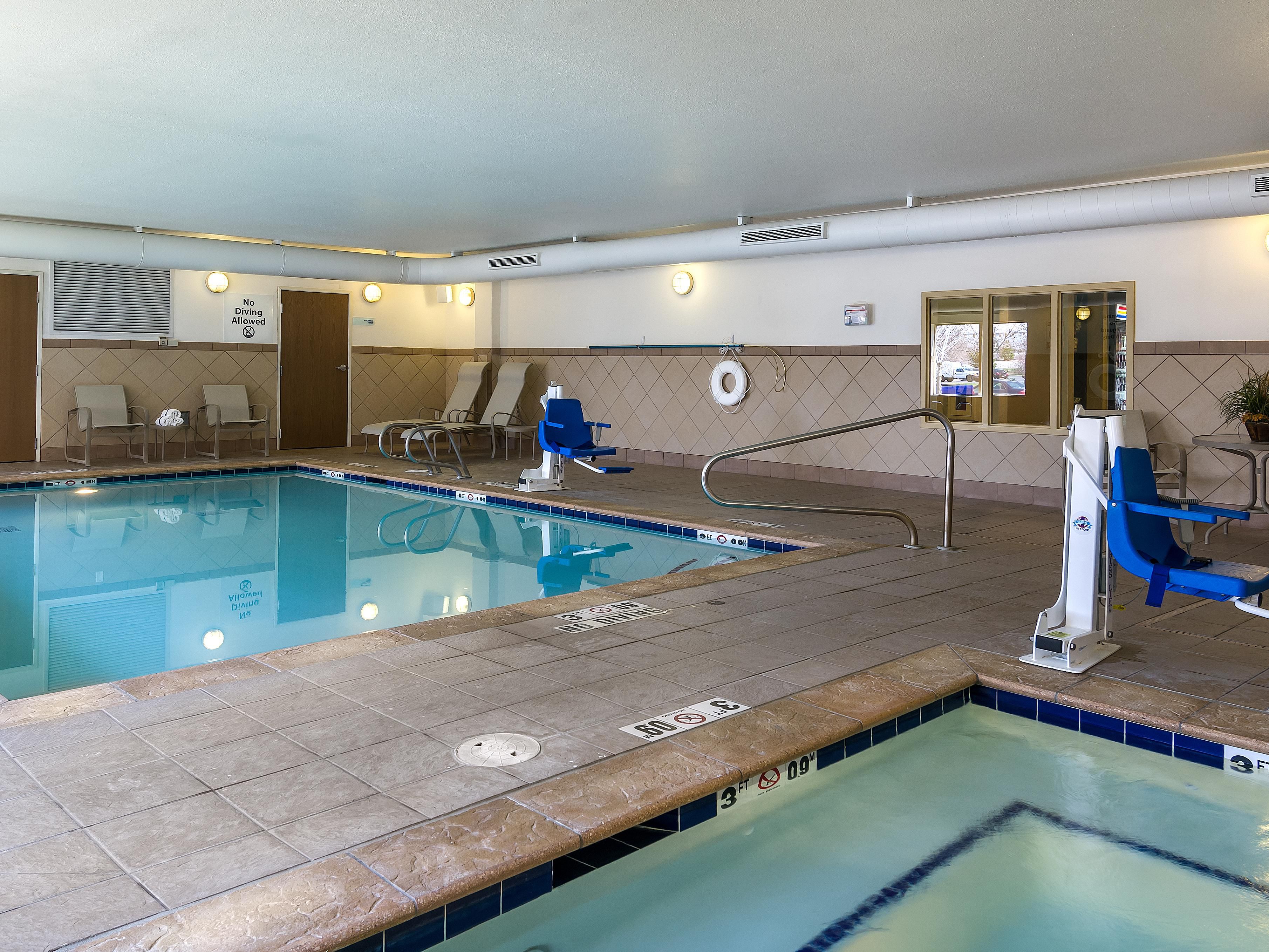 Take a refreshing dip in our indoor pool, open daily from 6:00am to 11:00pm. Whether you prefer invigorating laps in the morning, a mid-afternoon splash, a leisurely evening swim, or unwinding with a soothing soak in our hot tub, our pool area is the perfect place for relaxation and recreation during your stay.