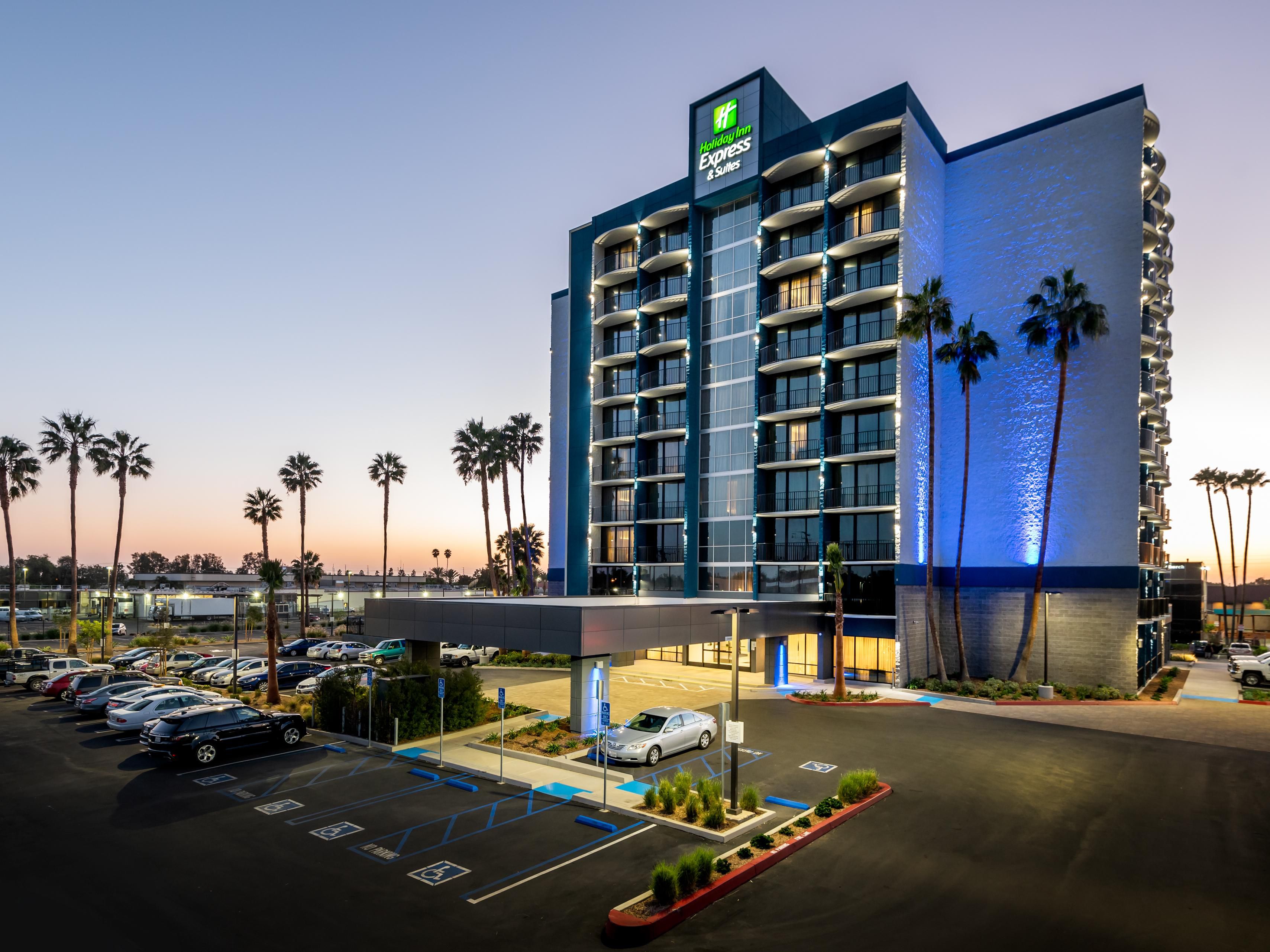Holiday Inn Express & Suites at Dusk