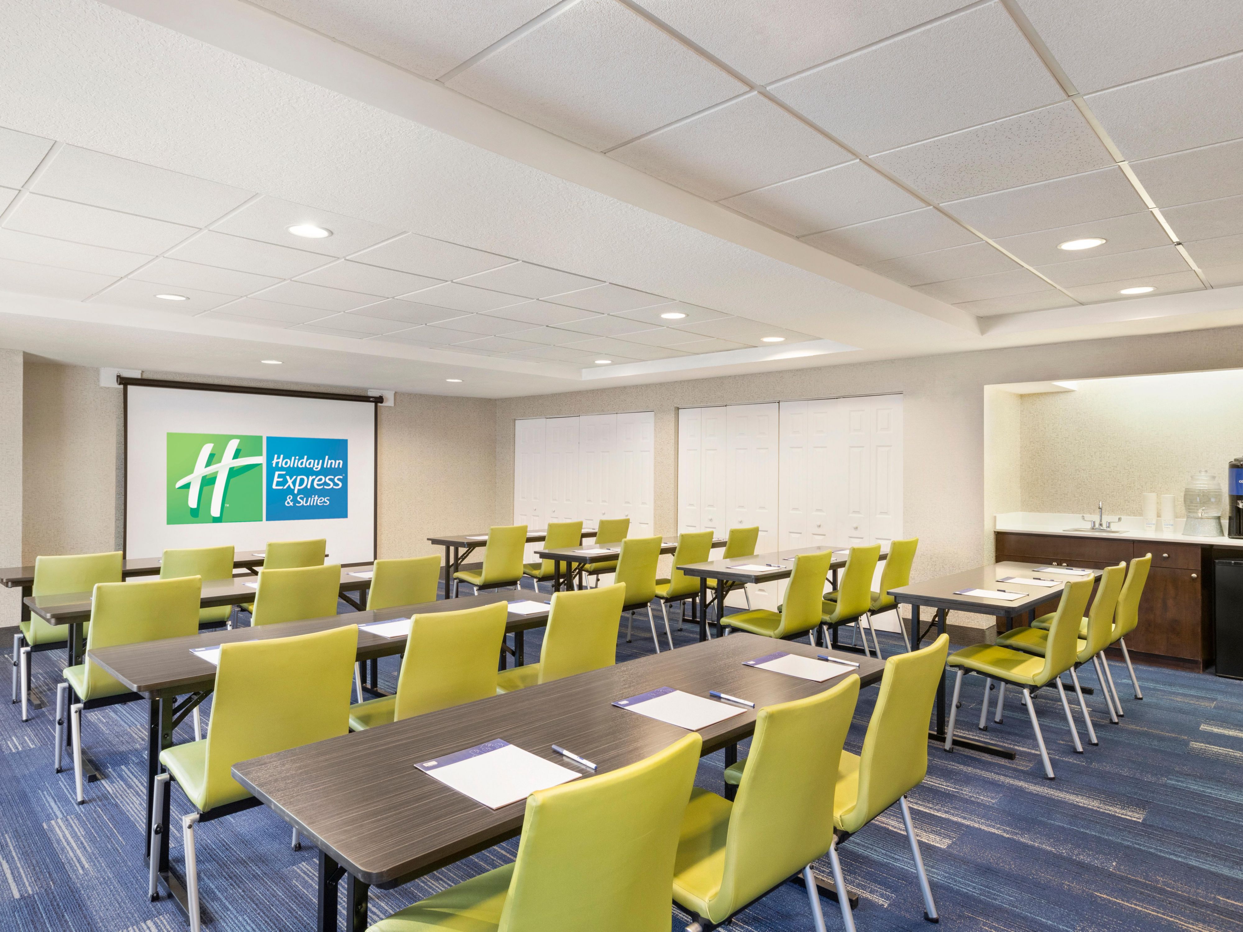 Host a formal business meeting in our small-scale meeting space in Sarasota, which can accommodate 12 in a banquet-style setting, 40 in a U-shape setup, 70 in a theatre-style setup, and 25 in a banquet-style setup. Meeting packages are available.