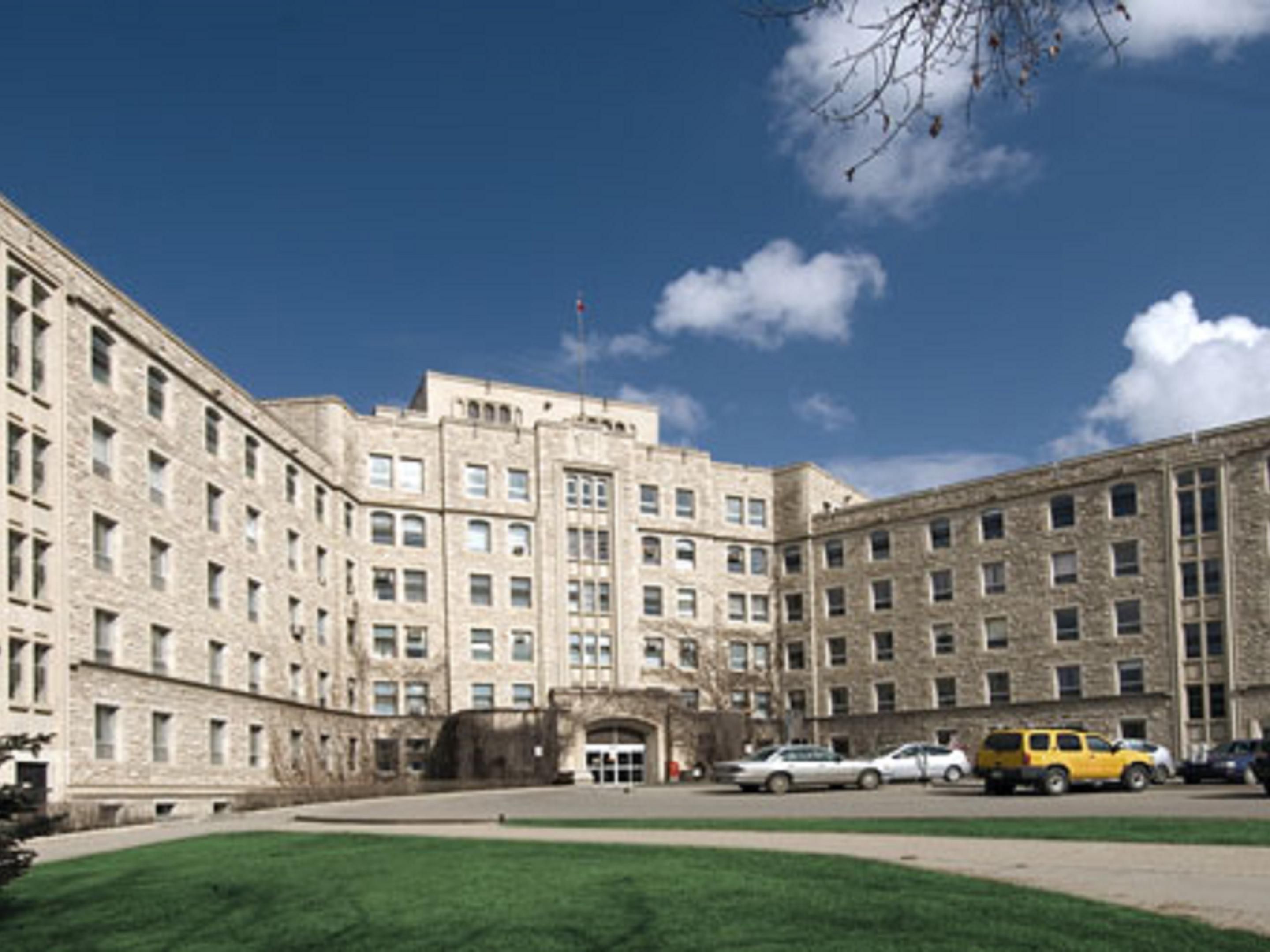 Located just a few minutes down the road from Royal University Hospital, Jim Pattison Children's Hospital and the Saskatoon Cancer Centre. We offer a complimentary hotel shuttle service to all of these medical facilities. Let us be your home while attending an appointment or visiting a loved one. Special hospital rates available. Call us today.