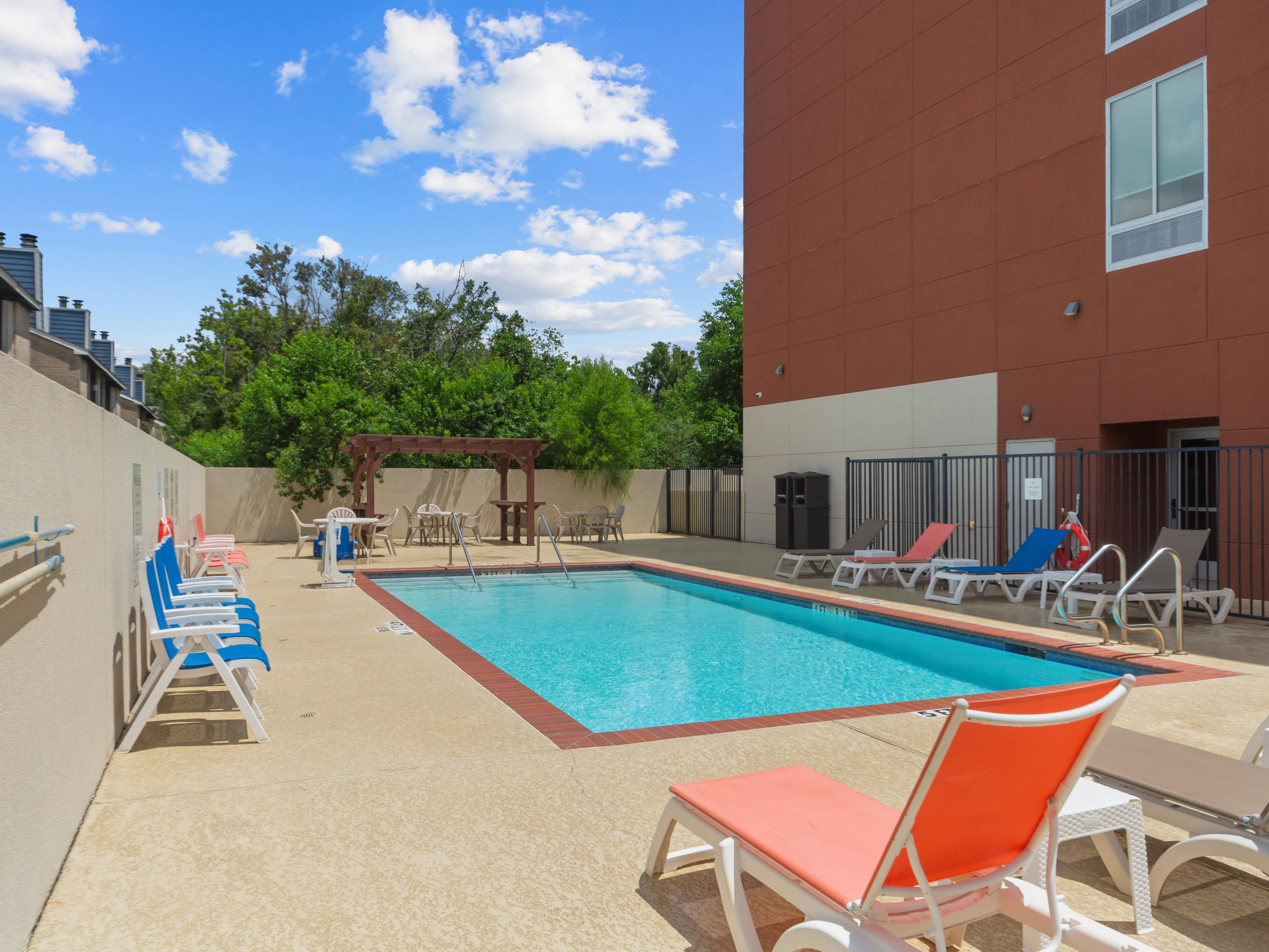 Outdoor Swimming Pool 