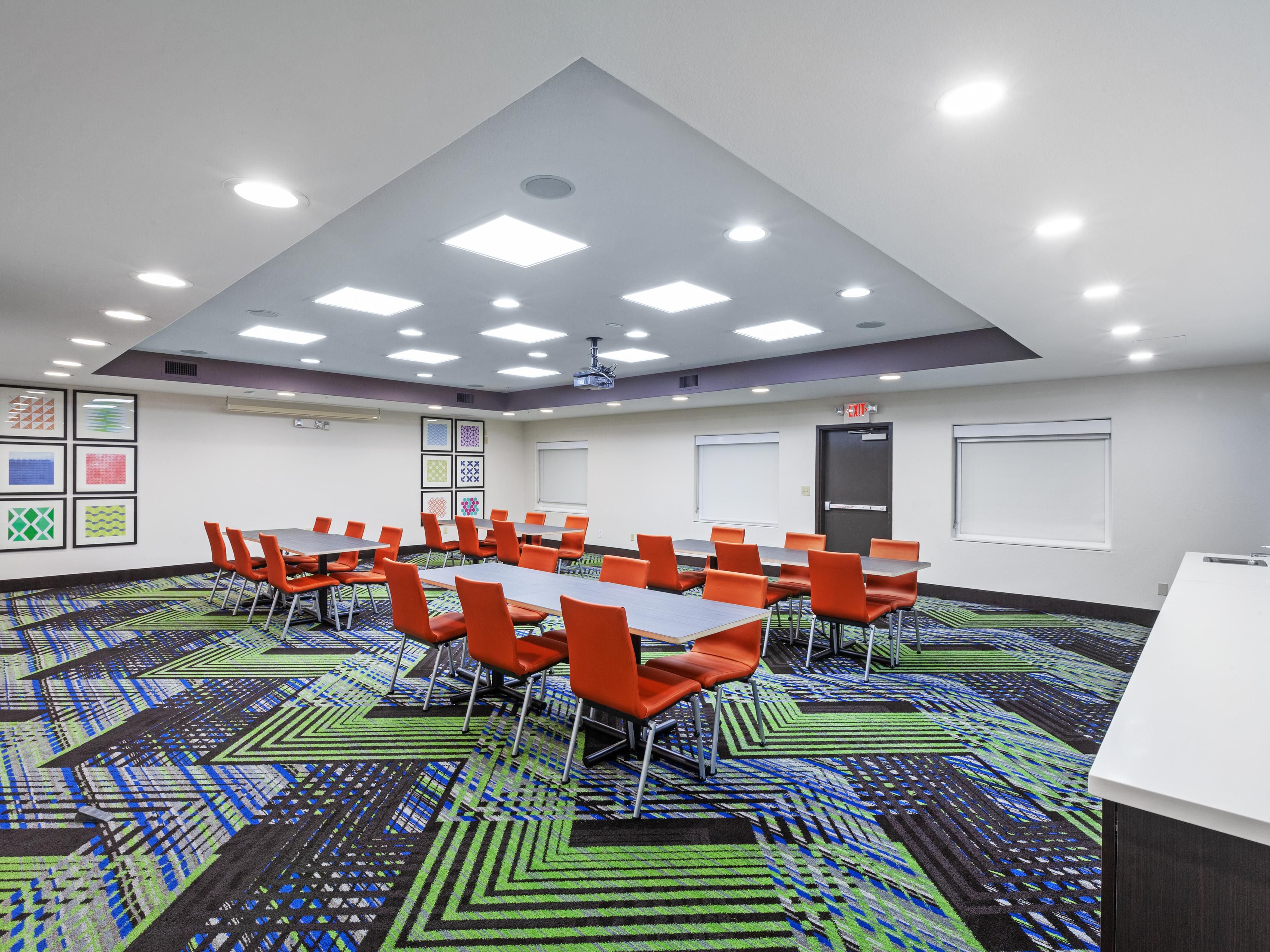 Small meetings play a vital role in the success of many organizations.  Are you planning a small corporate meeting, board retreat or brainstorming session?  Our flexible meeting space is sure to lead to big ideas!  Whether you're a group of 15 or 40, we can help!  Our Director of Sales is dedicated to making your meeting a huge success!  