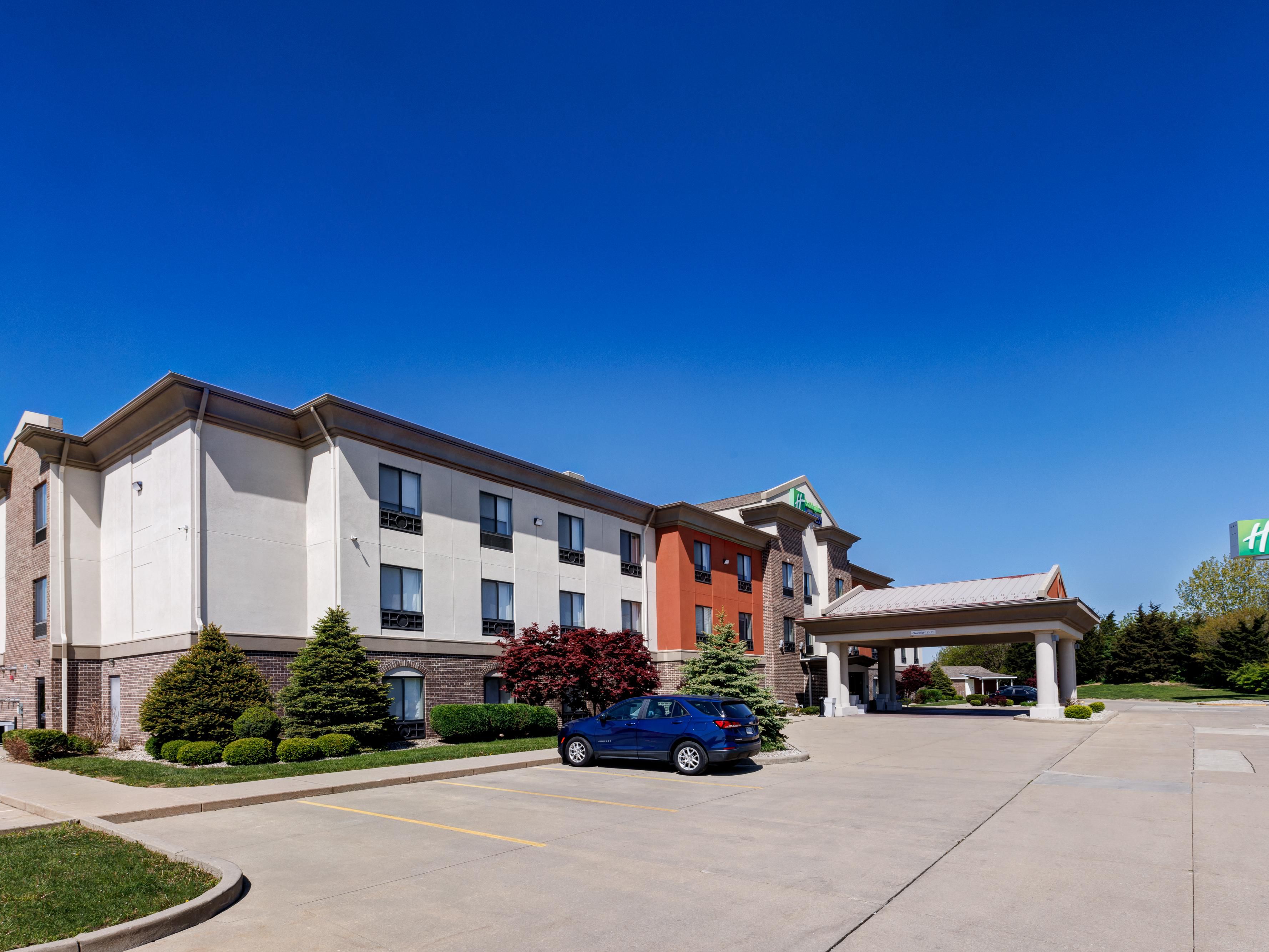 Our hotel offers complimentary onsite parking for the convenience of our guests, making travel easy and stress-free. 