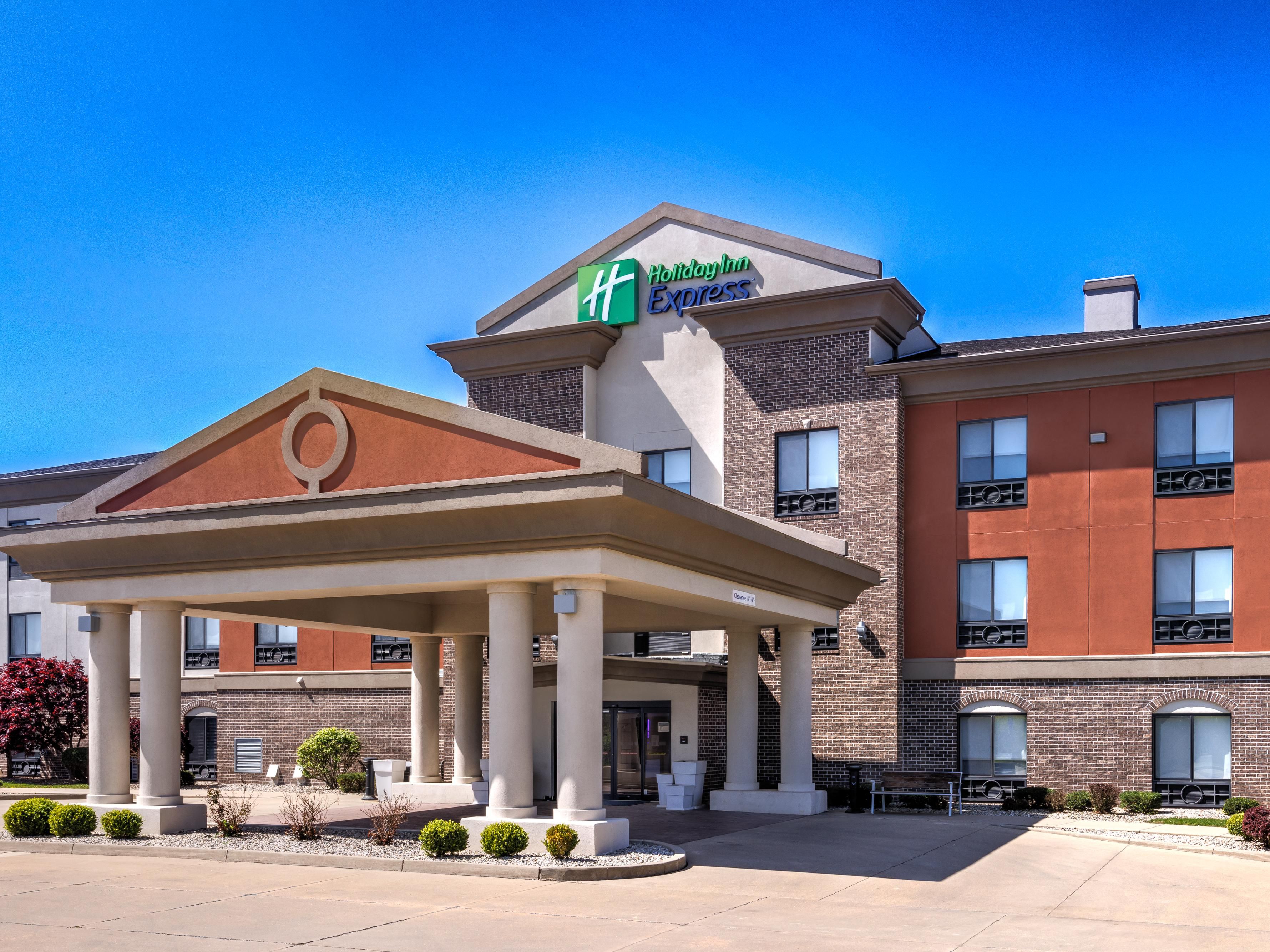 Explore Shelbyville, IN, from our hotel’s convenient location near Indianapolis. Catch the excitement of the Indy 500 at the Indianapolis Motor Speedway, cheer on the Colts at Lucas Oil Stadium, visit the Indianapolis Zoo, or tour the historic Butler University.