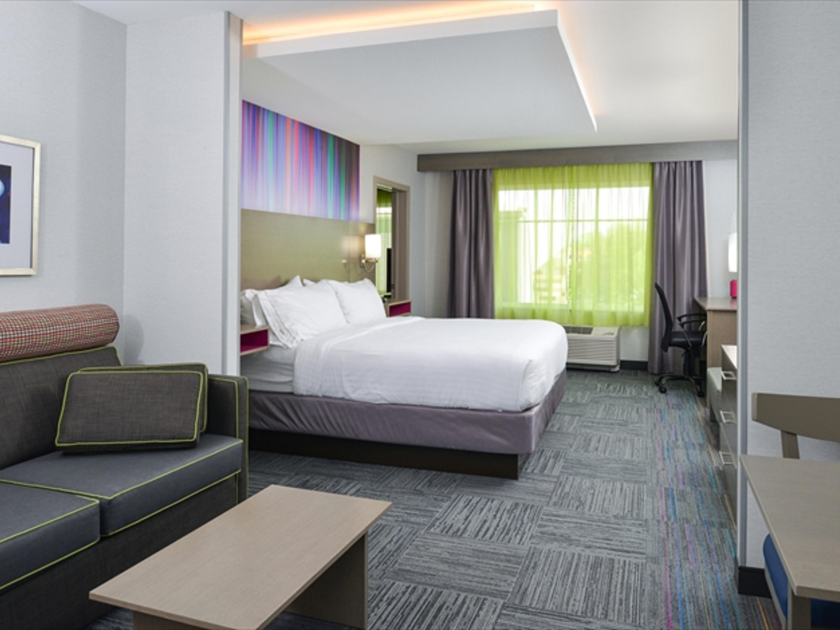 Naturally lit, spacious, suitable for family and friends.