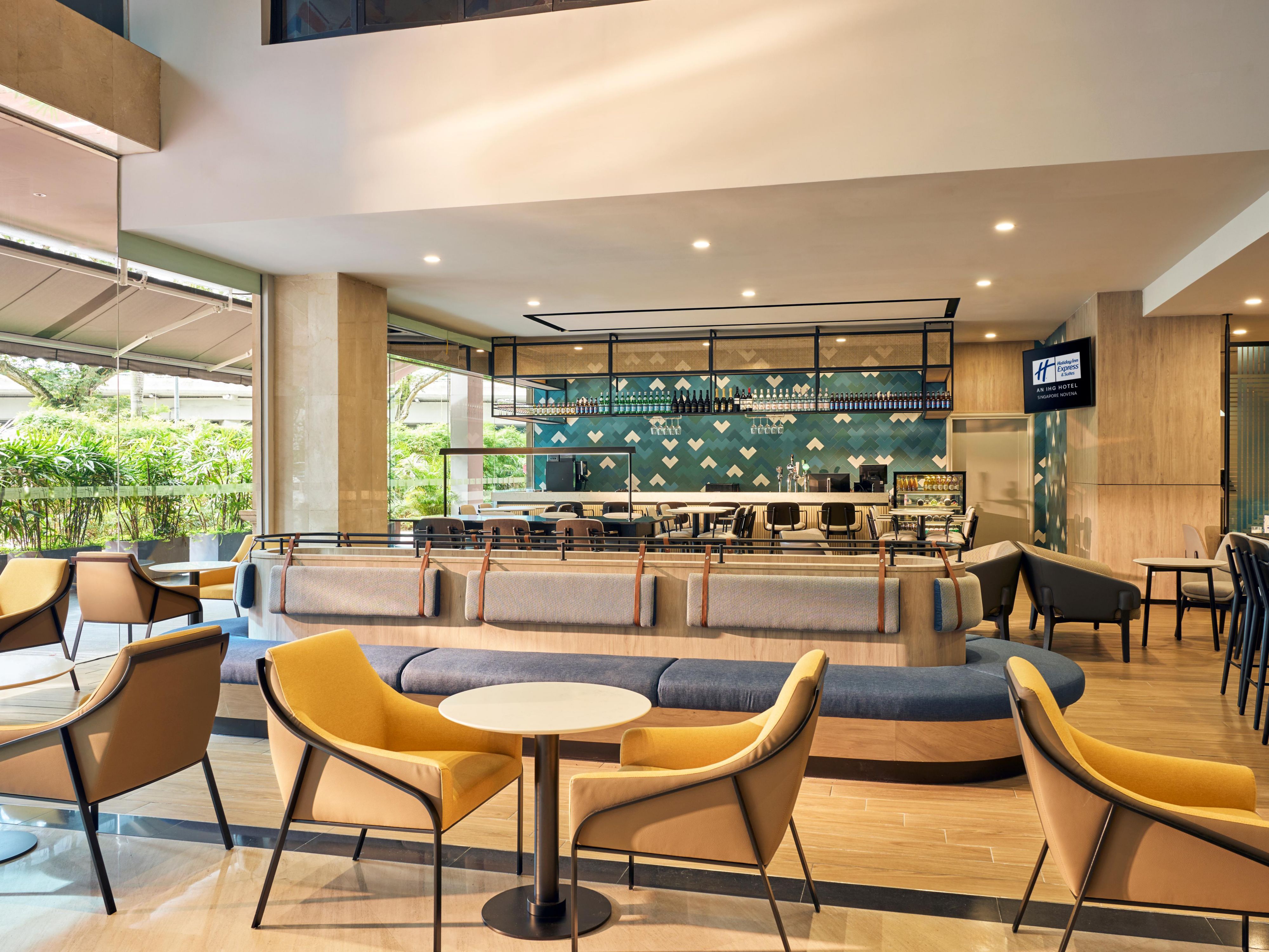 Rekindle the legacy of Balestier with our classic Teochew Porridge Buffet. Savour over 20 comforting dishes, including premium chef’s selections on a rotational basis. Available on weekends Saturday and Sunday for lunch and dinner. To make a reservation, contact +65 91700684. 