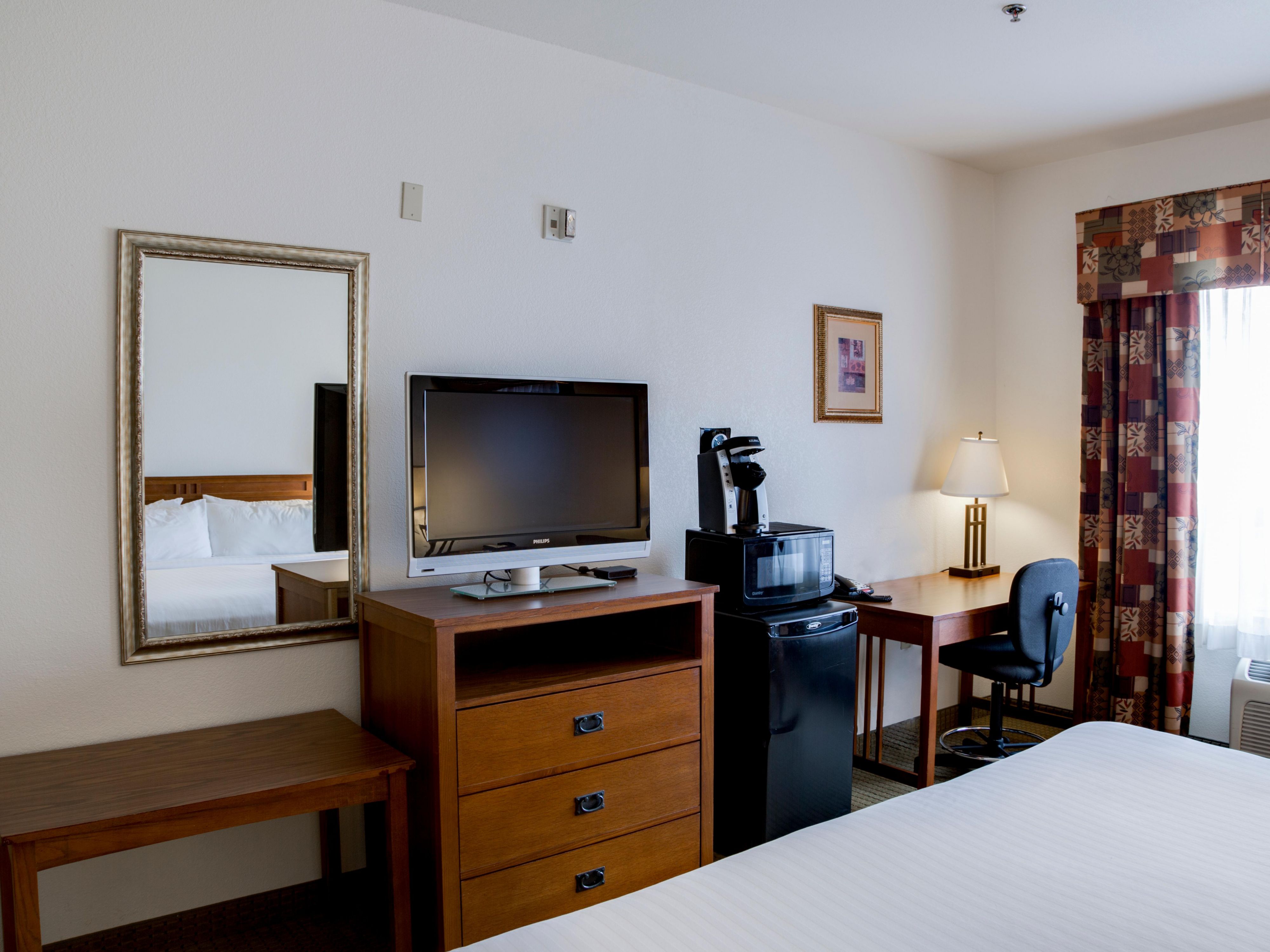 We’re big on the little things. Like Wi-Fi, coffee and tea, and all the in-room conveniences that make you feel right at home, even when you’re away.