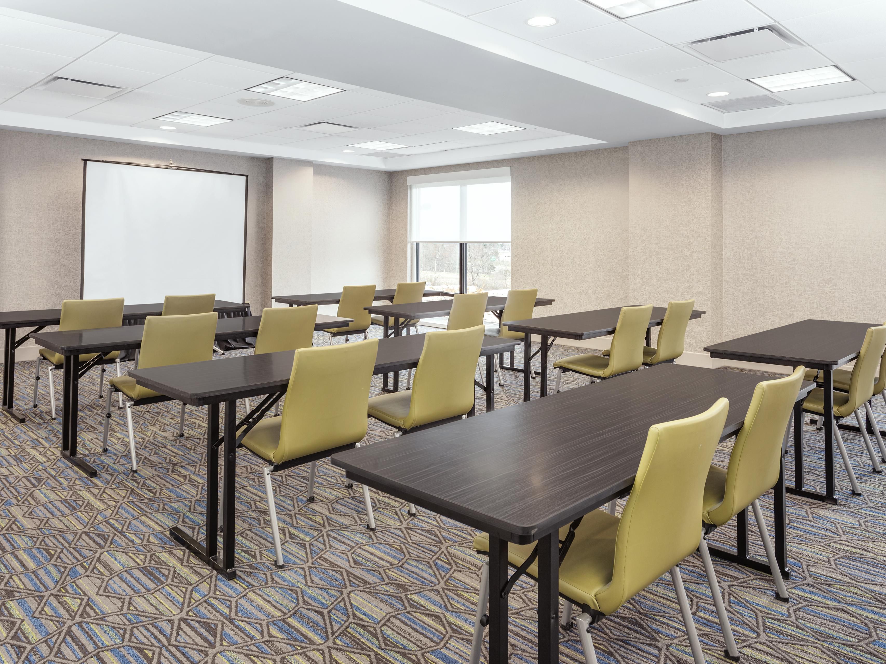 Gather your nearest & dearest near some of the best Portland, Maine wedding venues or bring the team together at one of the best Portland, Maine venues, offering meeting room for 50, plus catering for breakfast, lunch, and morning/afternoon breaks.