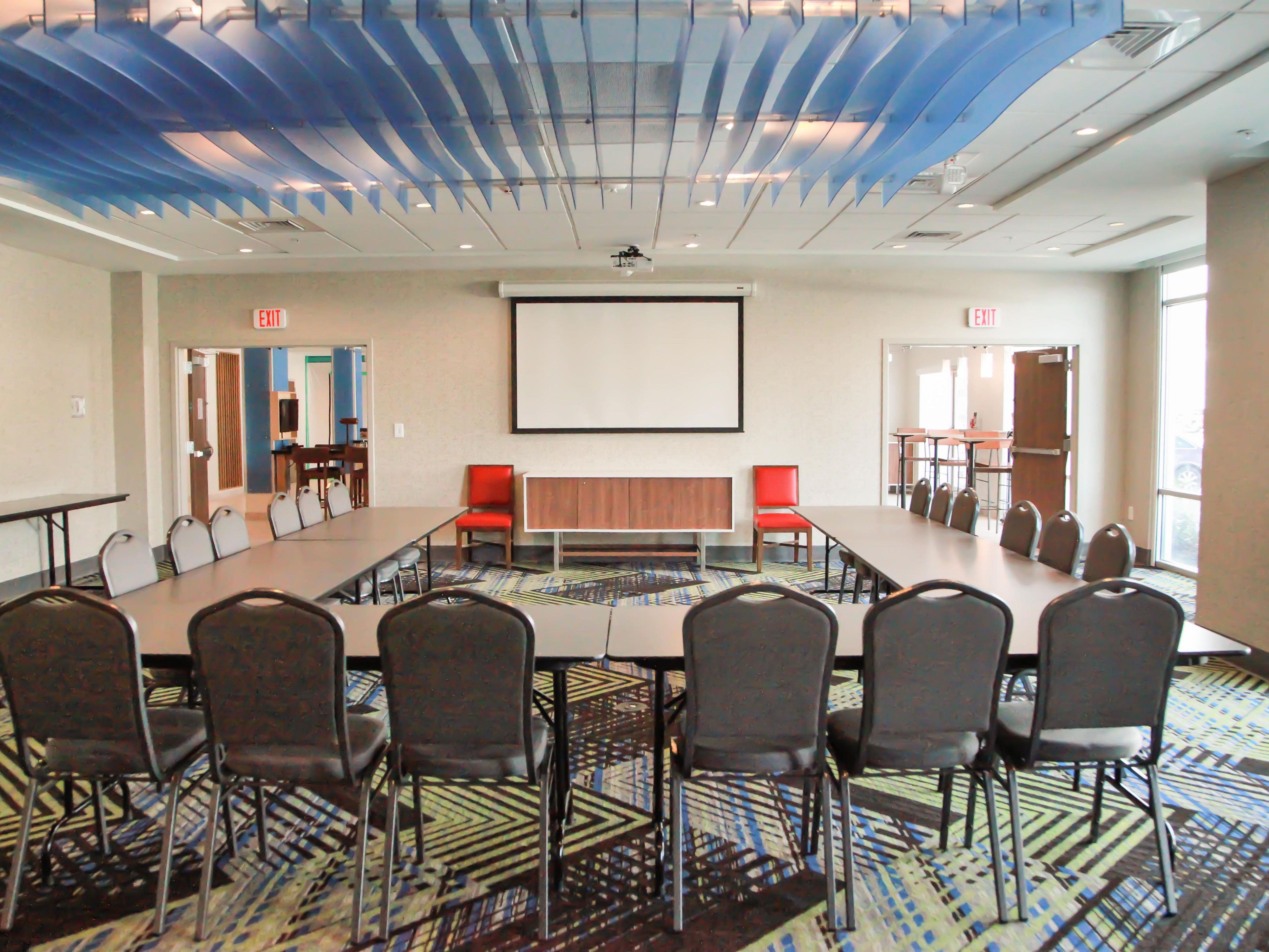 Looking to plan a meeting or event in Springfield? Let us help! We offer 1000 sq feet of meeting space and a variety of amenities for your next event to ensure you connect, collaborate, and celebrate in style.