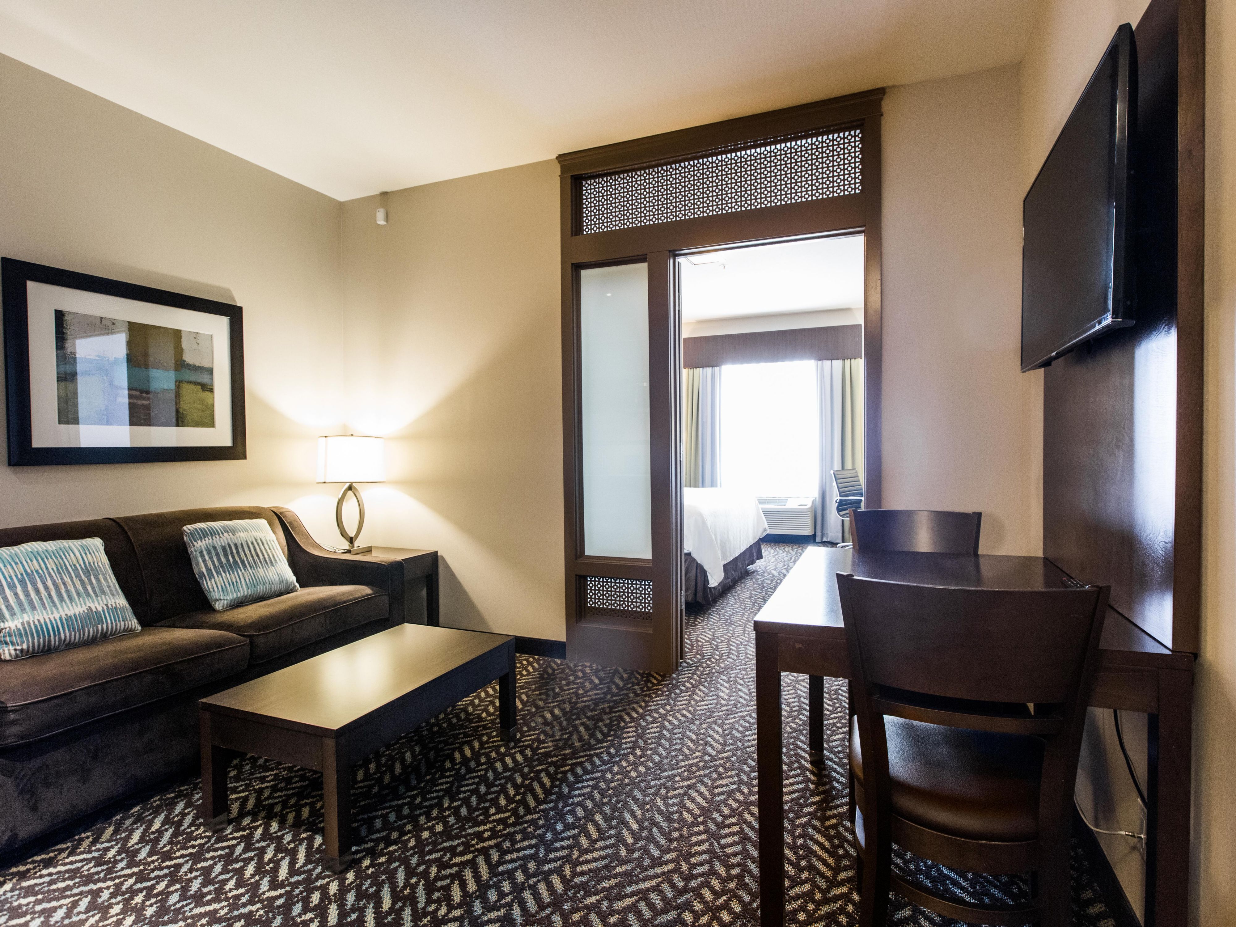 King Deluxe Suite Sitting Area & Pullout Sofa bed, 42 Inch HDTV