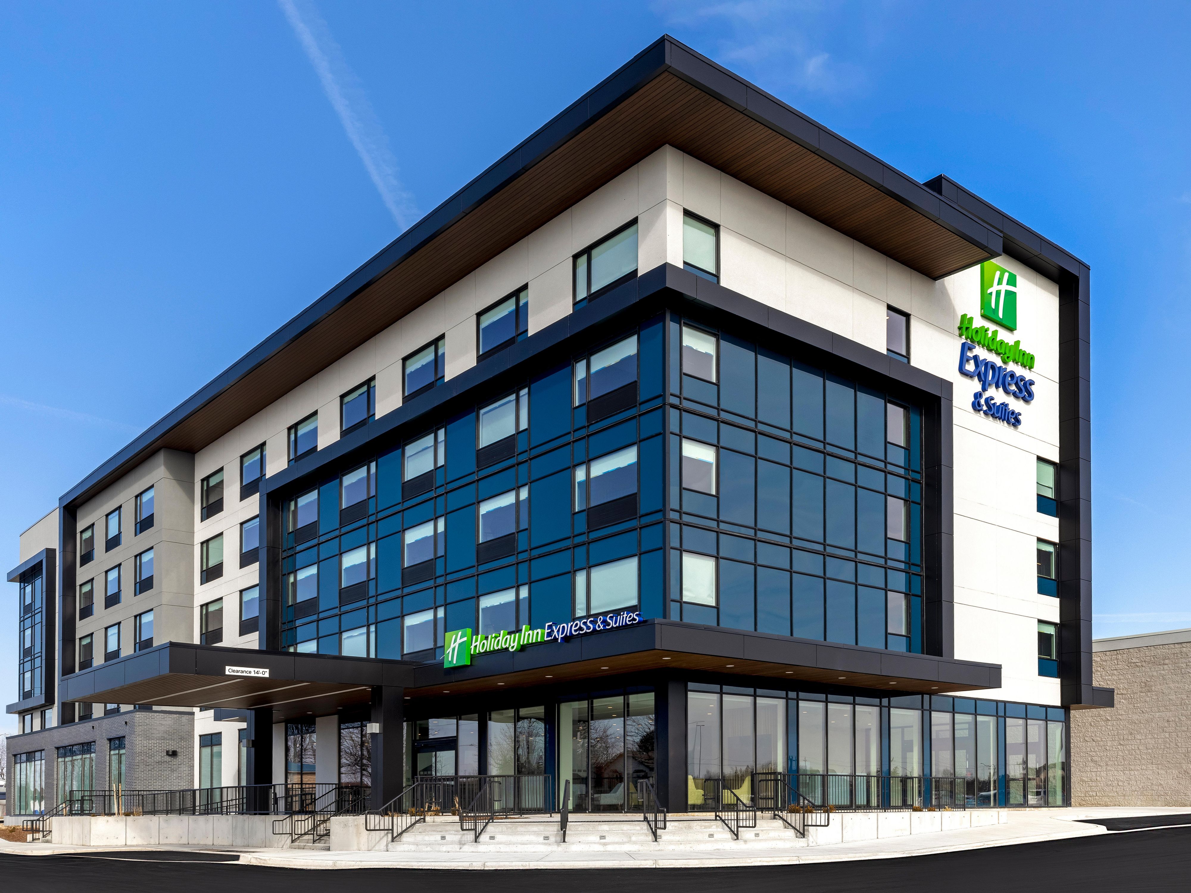 Brand new hotel in St. Thomas with complimentary parking.