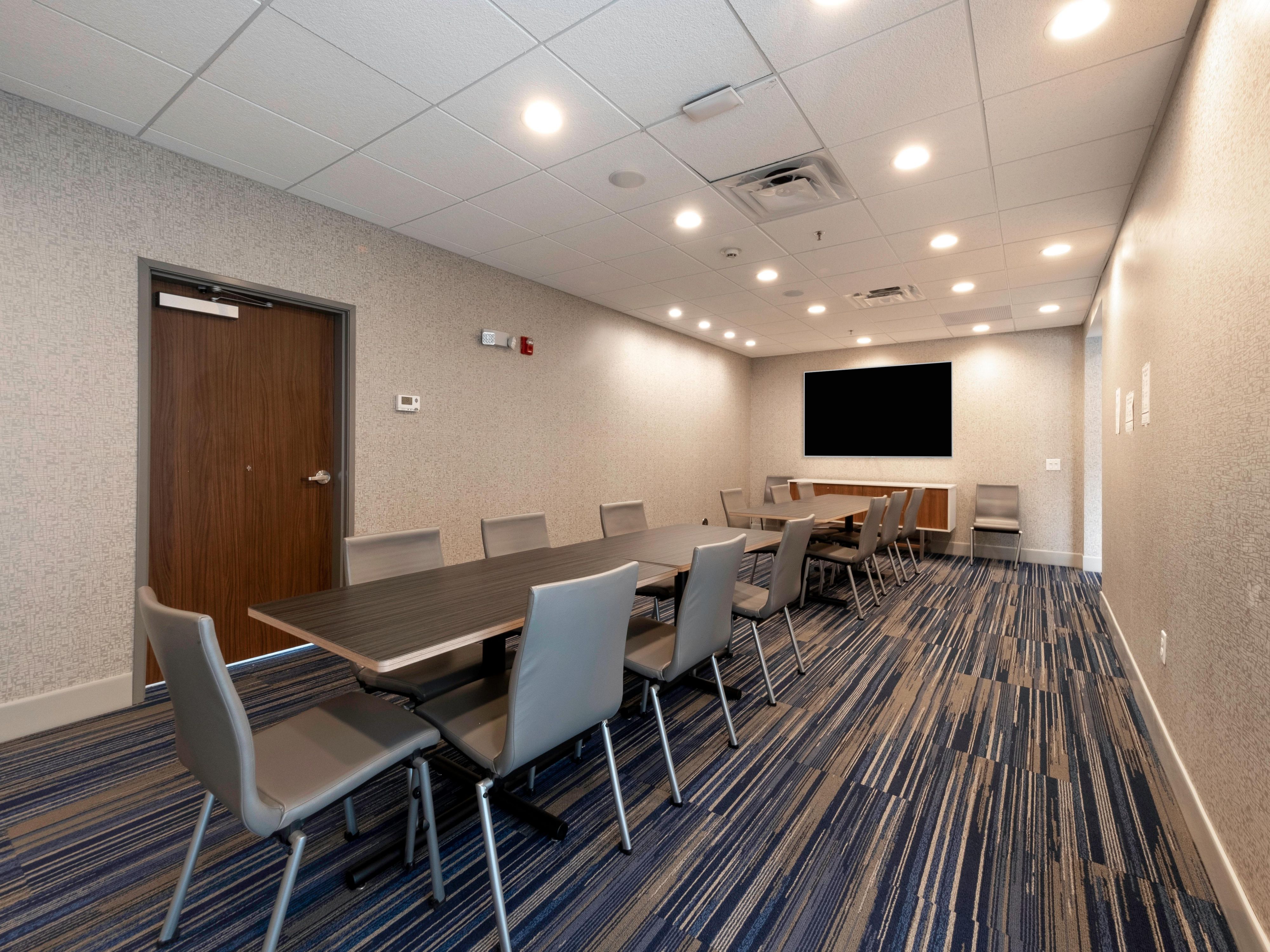 Our modern boardroom offers the perfect location for your next meeting.  From 2 -25 people, we've got you covered.