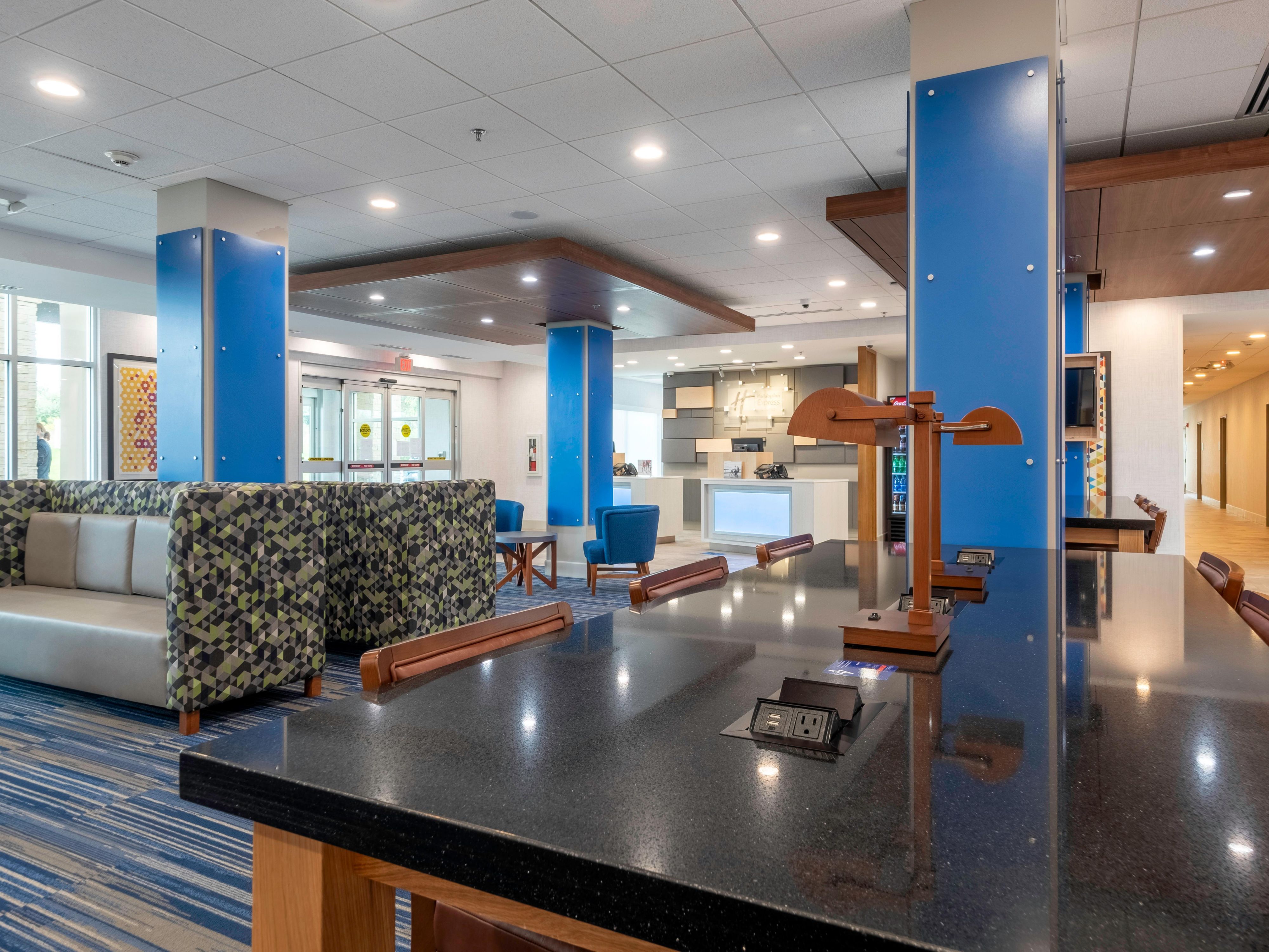 Lobby Community Table 