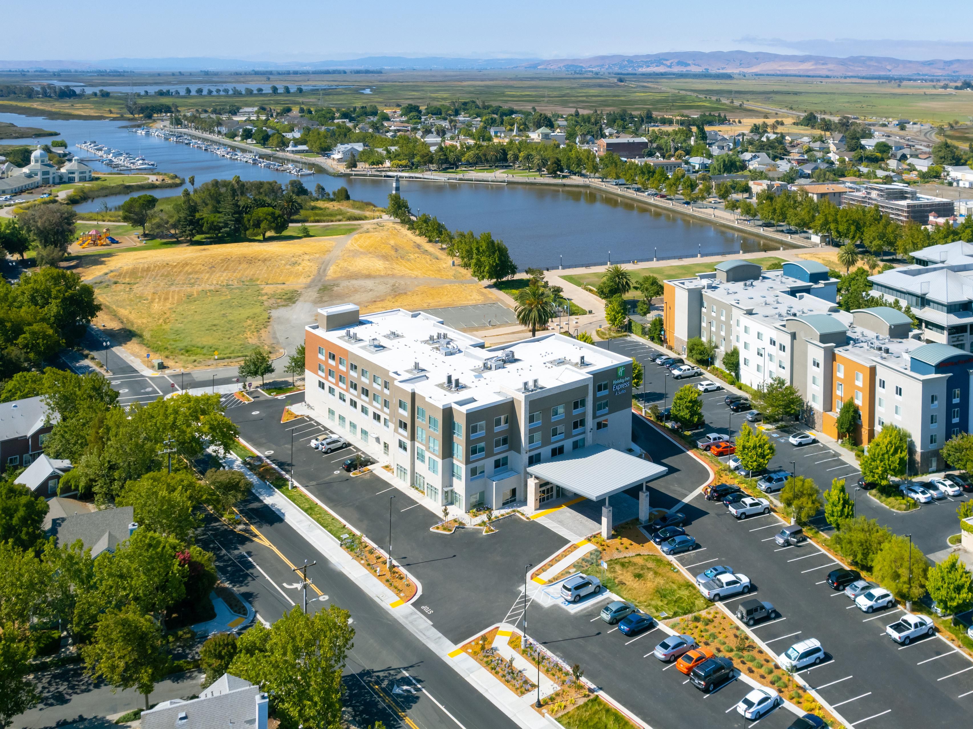 Our Fairfield, CA hotel is just 3.4 miles from The Jelly Belly Candy Company Factory, where guests can enjoy self-guided tours as well as checking out the Jelly Belly Jelly Bean Art Gallery, Jelly Belly Café, and Jelly Belly Chocolate Shoppe and Fudge Counter. They also offer a Chocolate & Wine Experience tour!