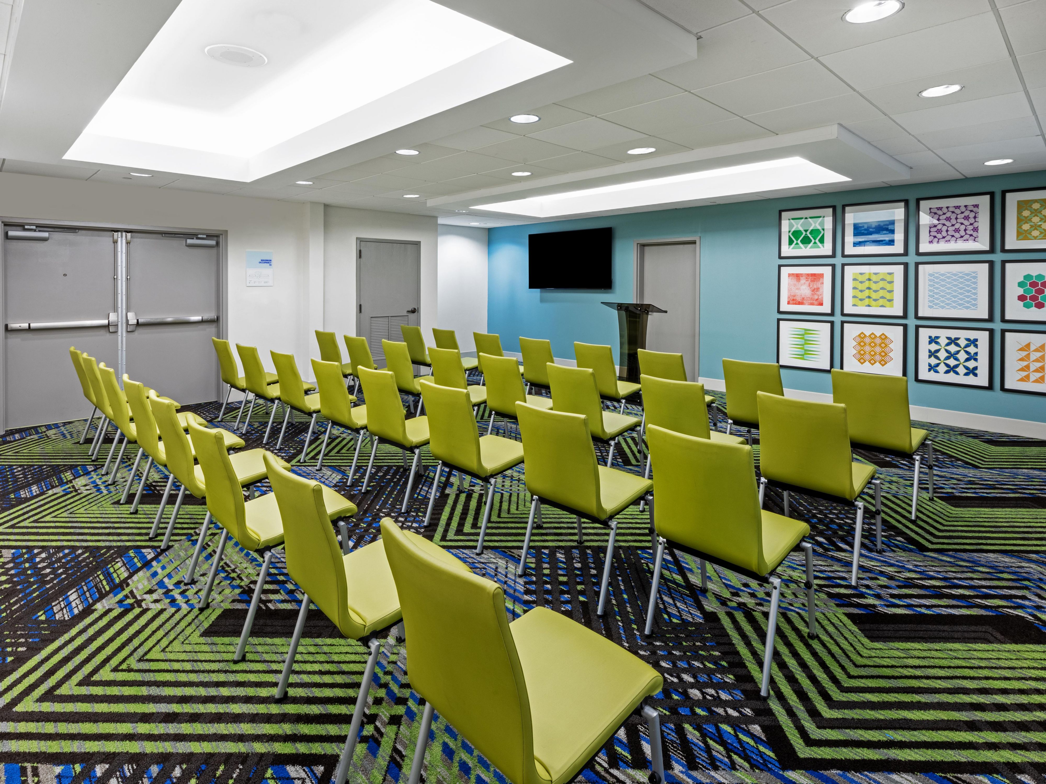 Experience our versatile 1137 square feet of space for your next event or meeting.  Perfect for small groups and executive meetings, we will work with you to set up all the essentials you need for your meeting including a/v equipment.