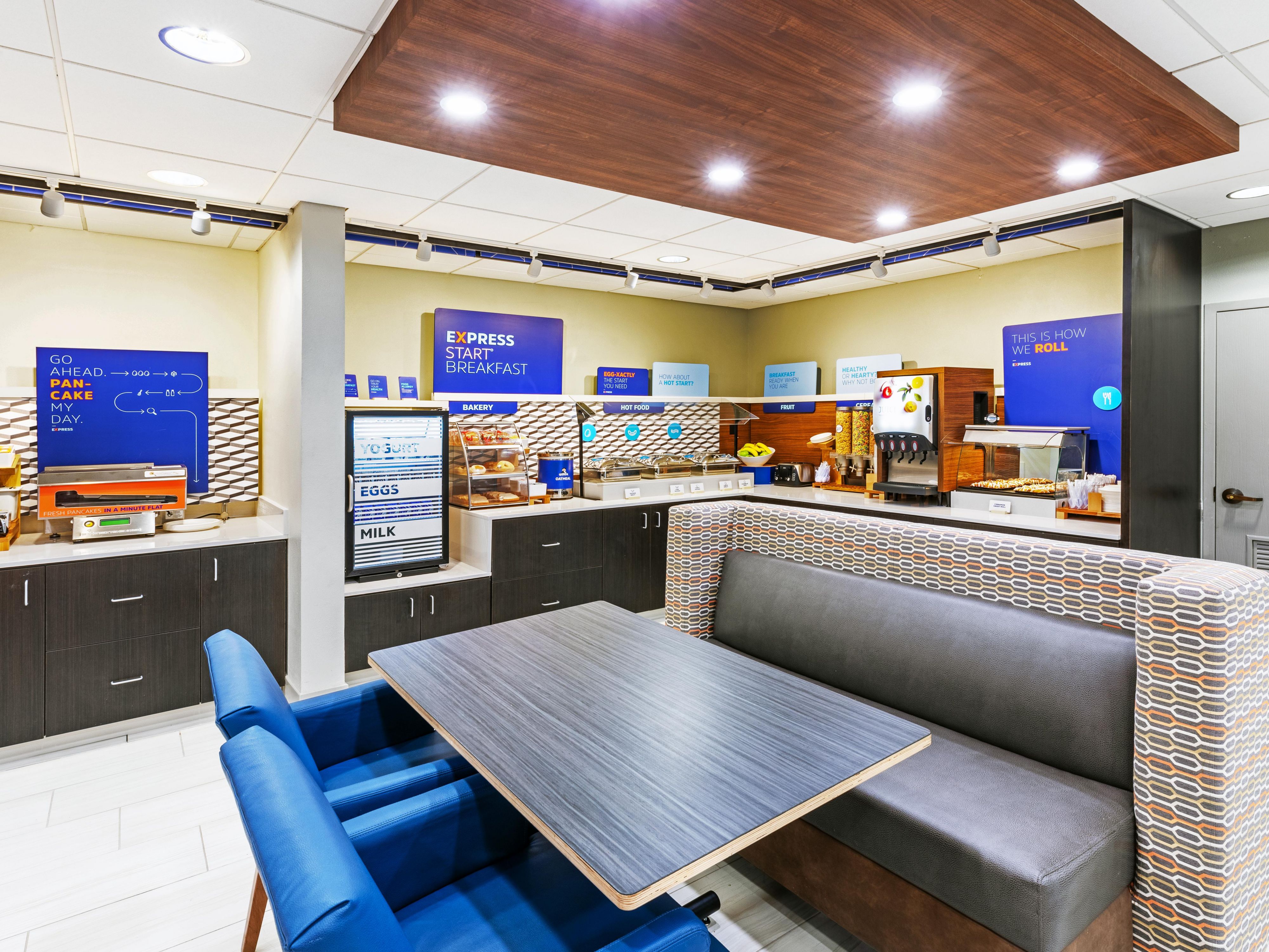 Nothing says good morning like our free Express Start Breakfast Bar, featuring a bountiful buffet of scrumptious selections. From cereal, yogurt, fruit, and juice to cheesy omelets, bacon, pancakes, and gooey cinnamon rolls, we’ve got something for everyone. Don’t forget to wash it down with our 100% Arabica bean coffee. Daily 6:00 AM – 9:30 AM. 