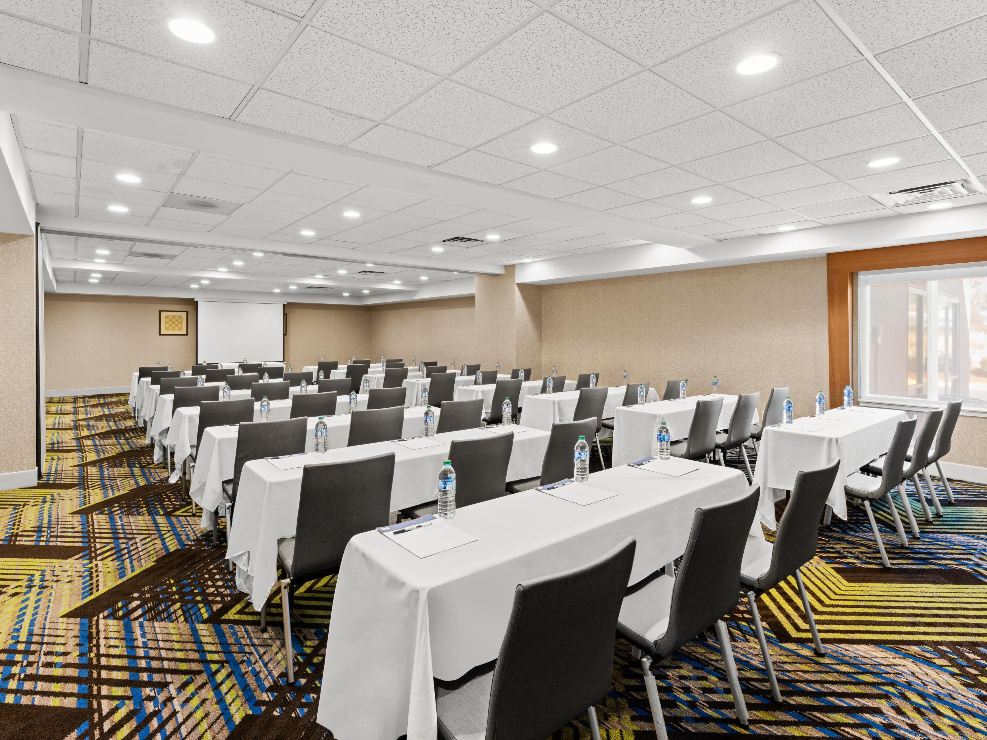 The meeting room facility at Holiday Inn Express Sumner WA offers a professional and comfortable environment for various gatherings. Whether for business presentations, seminars, or social events, the Holiday Inn Express Sumner WA ensures a seamless experience in a welcoming atmosphere.