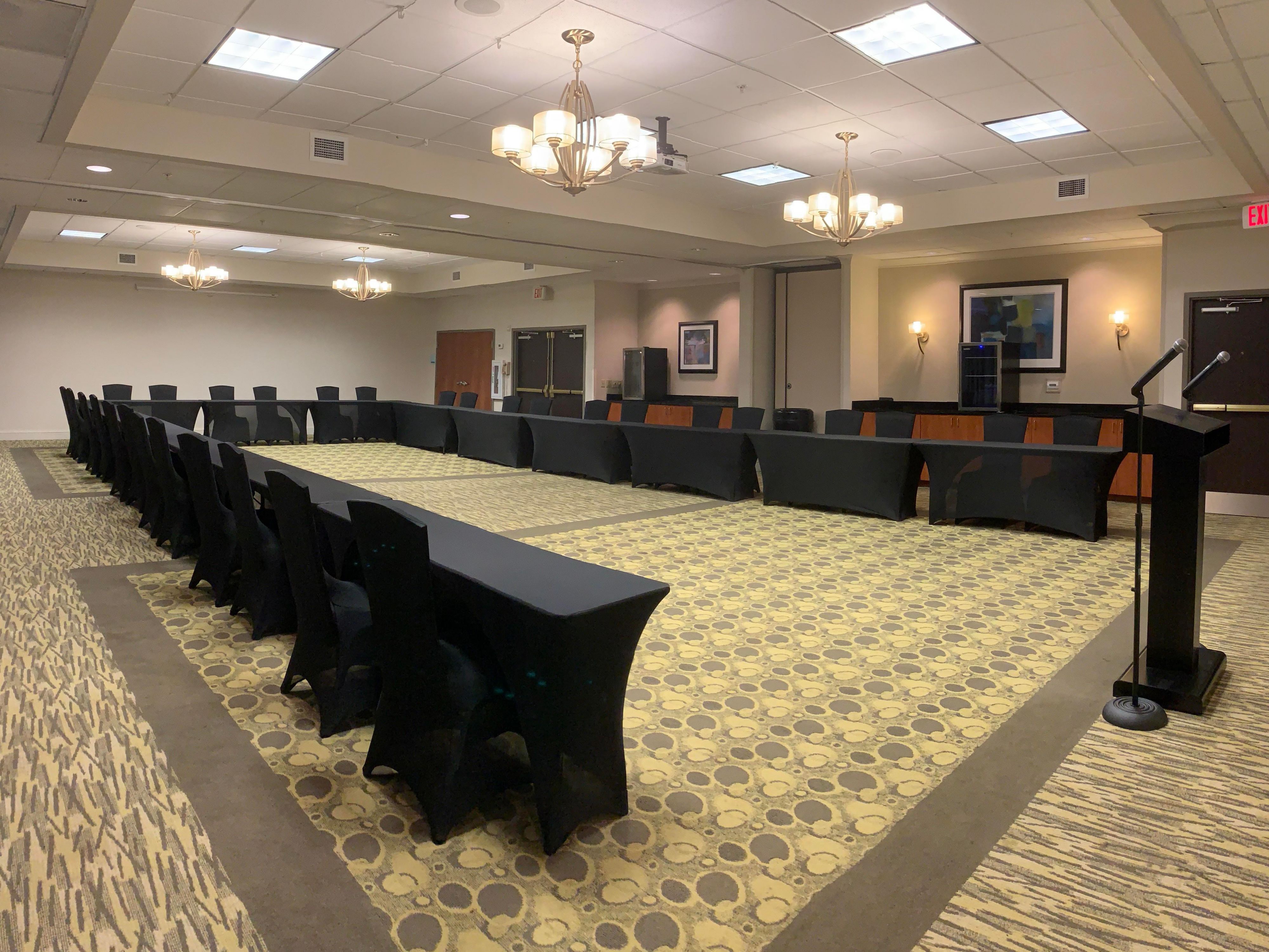 We are delighted to offer a variety of options for your next meeting or event.  Our Augusta Ballroom can host up to 104 Guests in Banquet Rounds, 72 Set Classroom Style or 40 U-Shape.