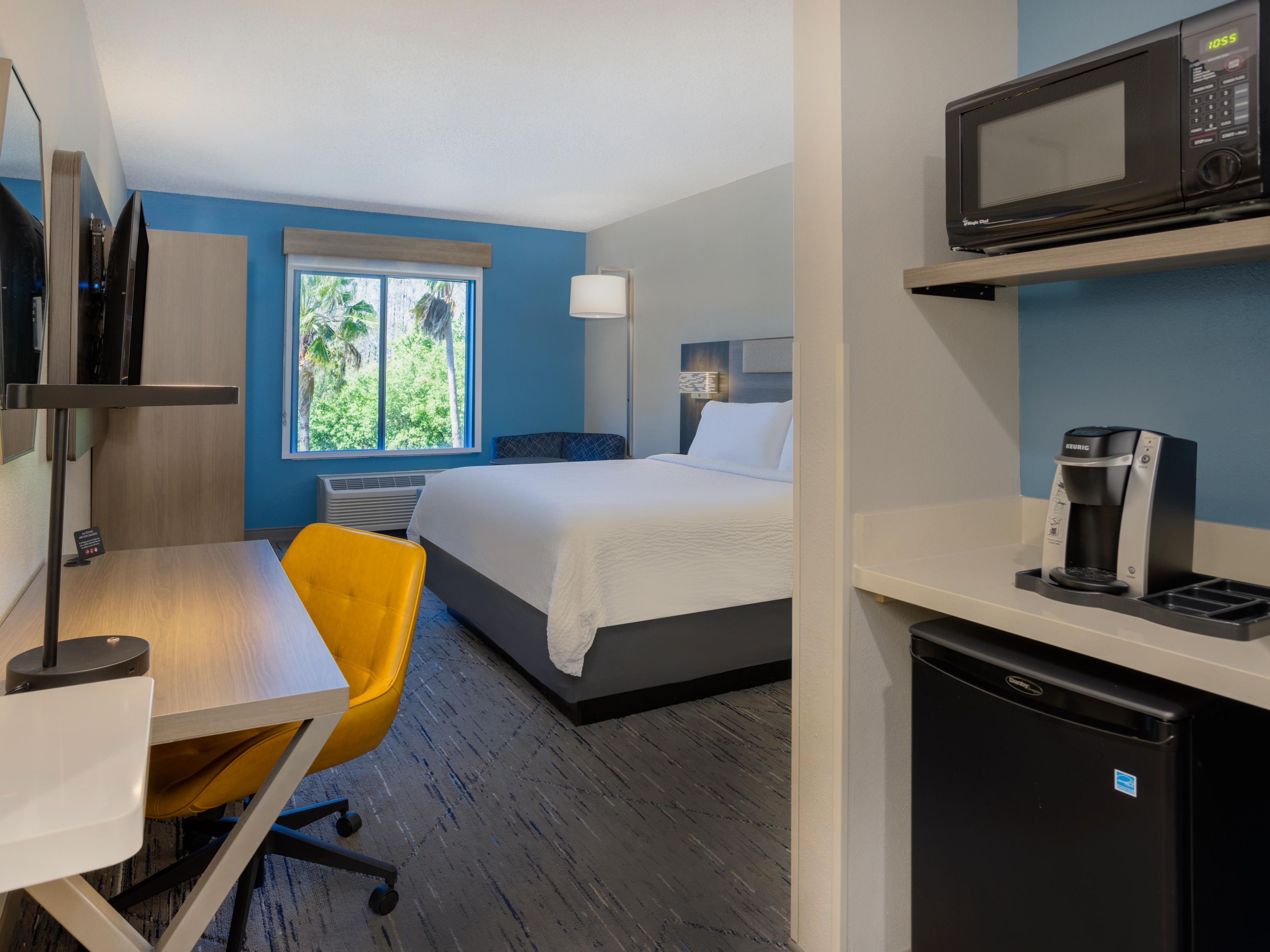 Modern King Bed  Standard Guest Room