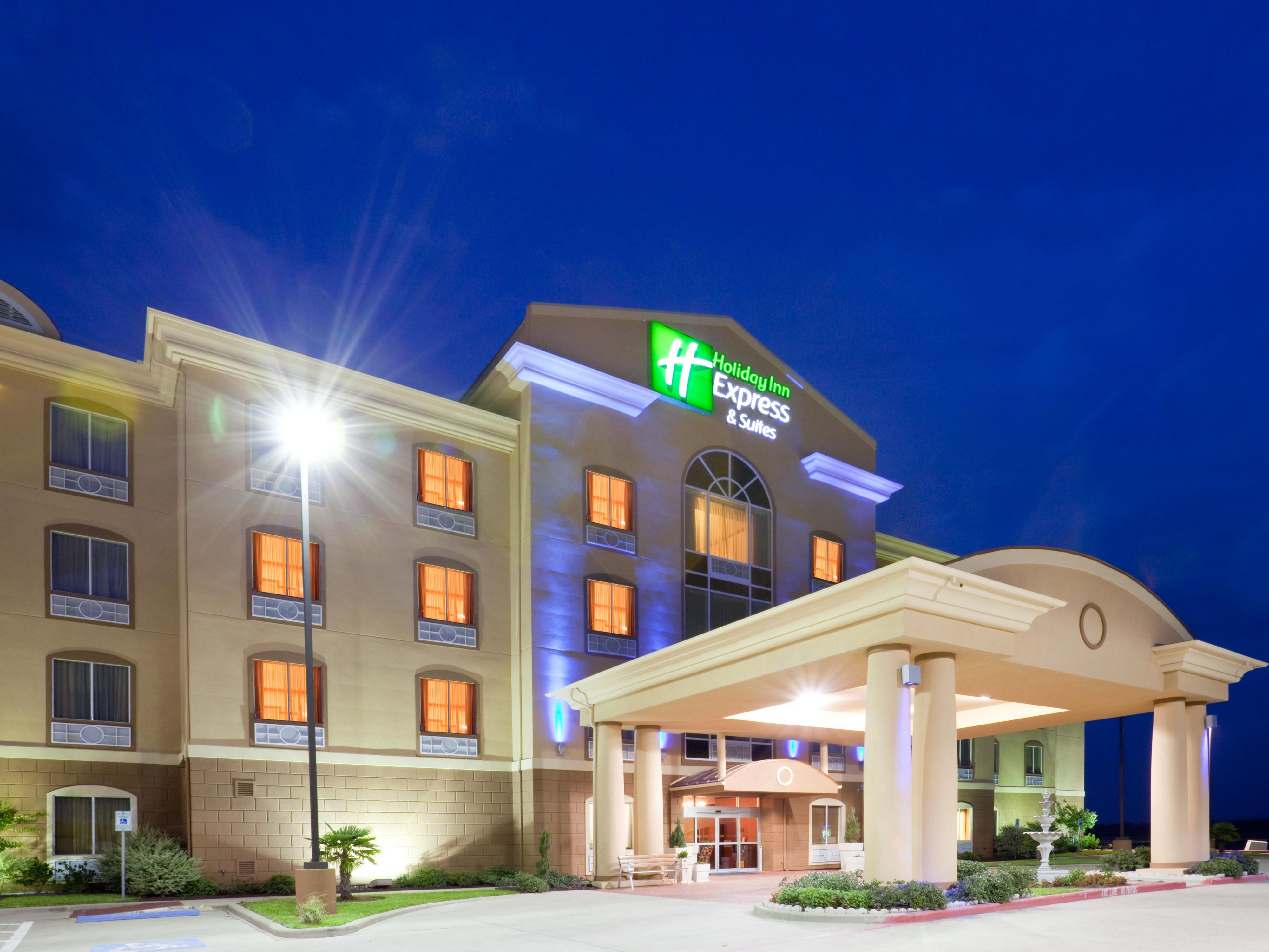 Holiday Inn Express & Suites Terrell Hotel Exterior at Night