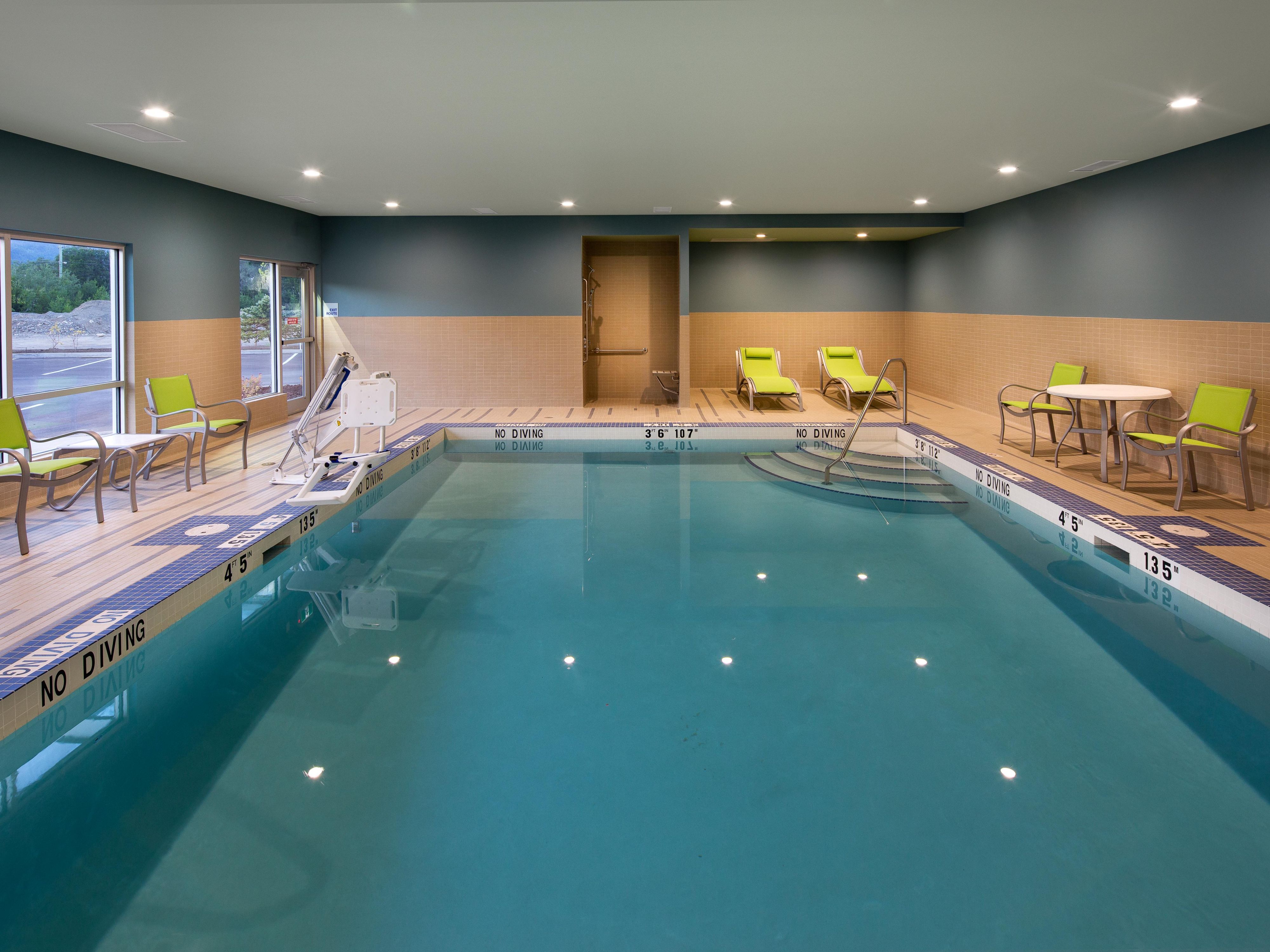 Indoor Swimming pool of Holiday Inn Express and Suites Terrace