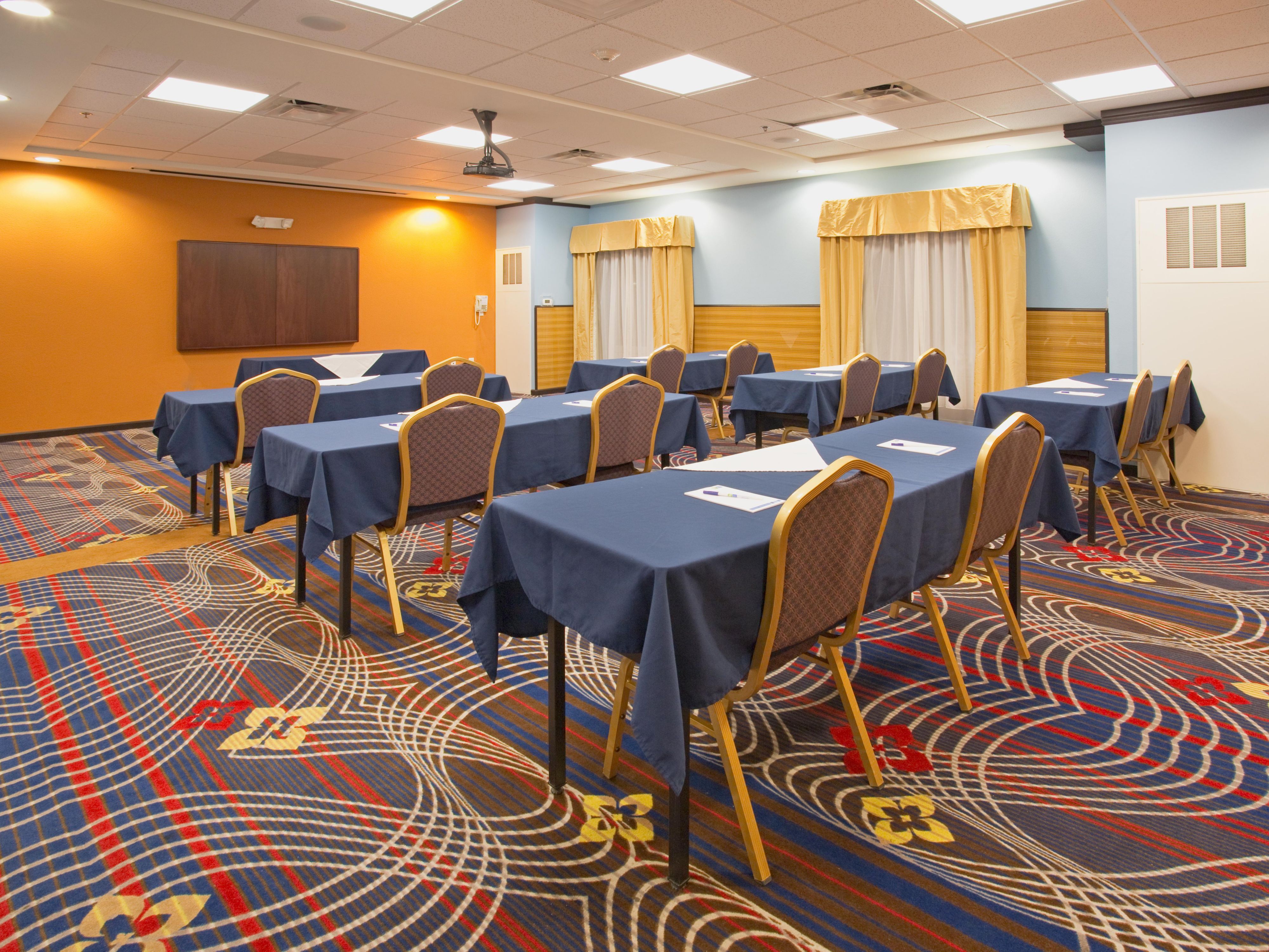 Need to hold a quick meeting? We have the space for you! Contact our Sales Team to discuss your needs. 