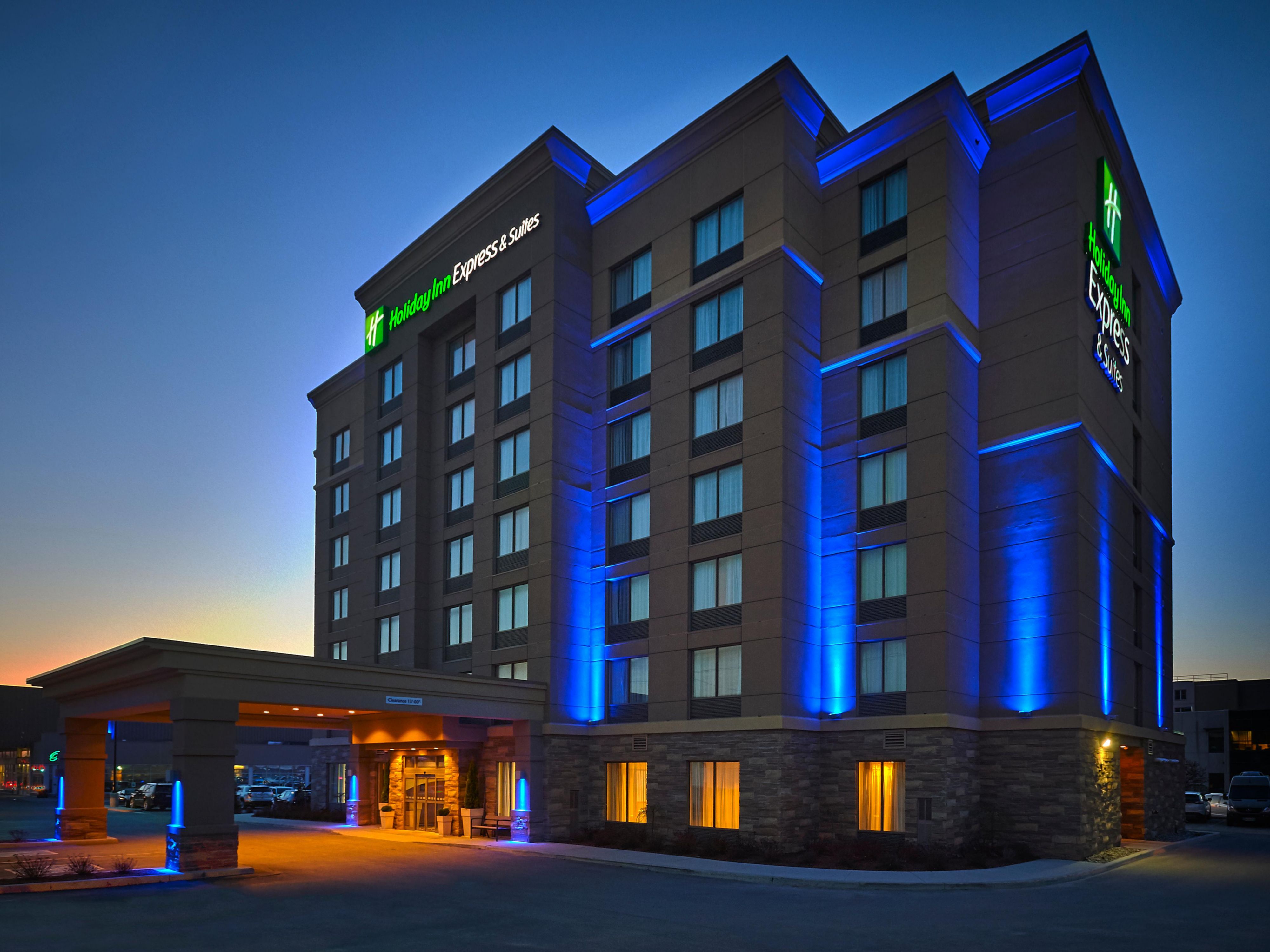 Planning to attend an event at the Centre Culturel La Ronde? Look no further! Stay with us and enjoy the ultimate convenience, as we are located just across the street from the venue. Our comfortable accommodations and exceptional service will ensure your stay is as enjoyable as the event itself. 