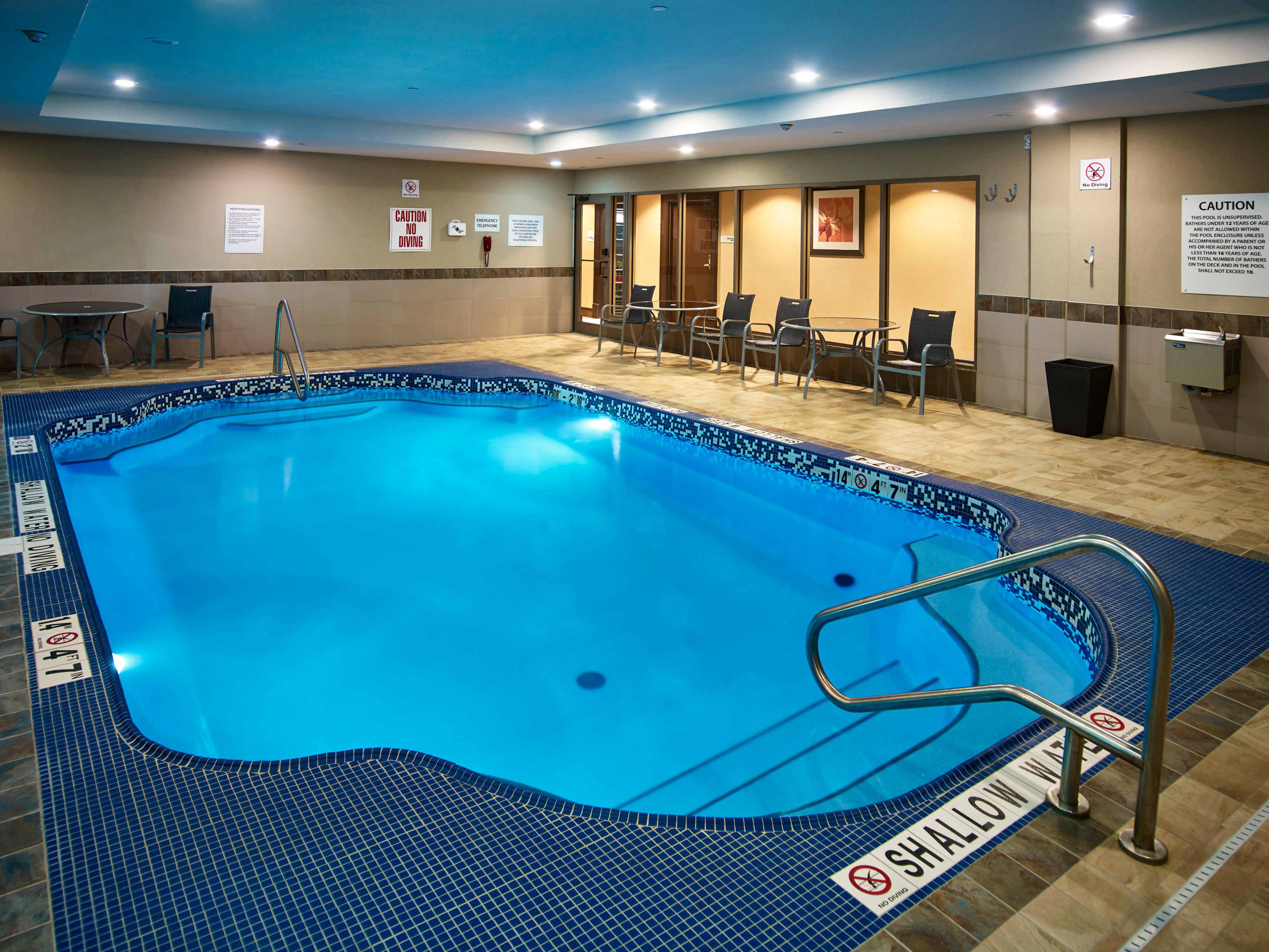 Start your day or cap off a long work session with a swim in our heated indoor pool. We provide fresh towel service, lounge chairs, and inviting water. Hop right in and soak up some peaceful relaxation. 