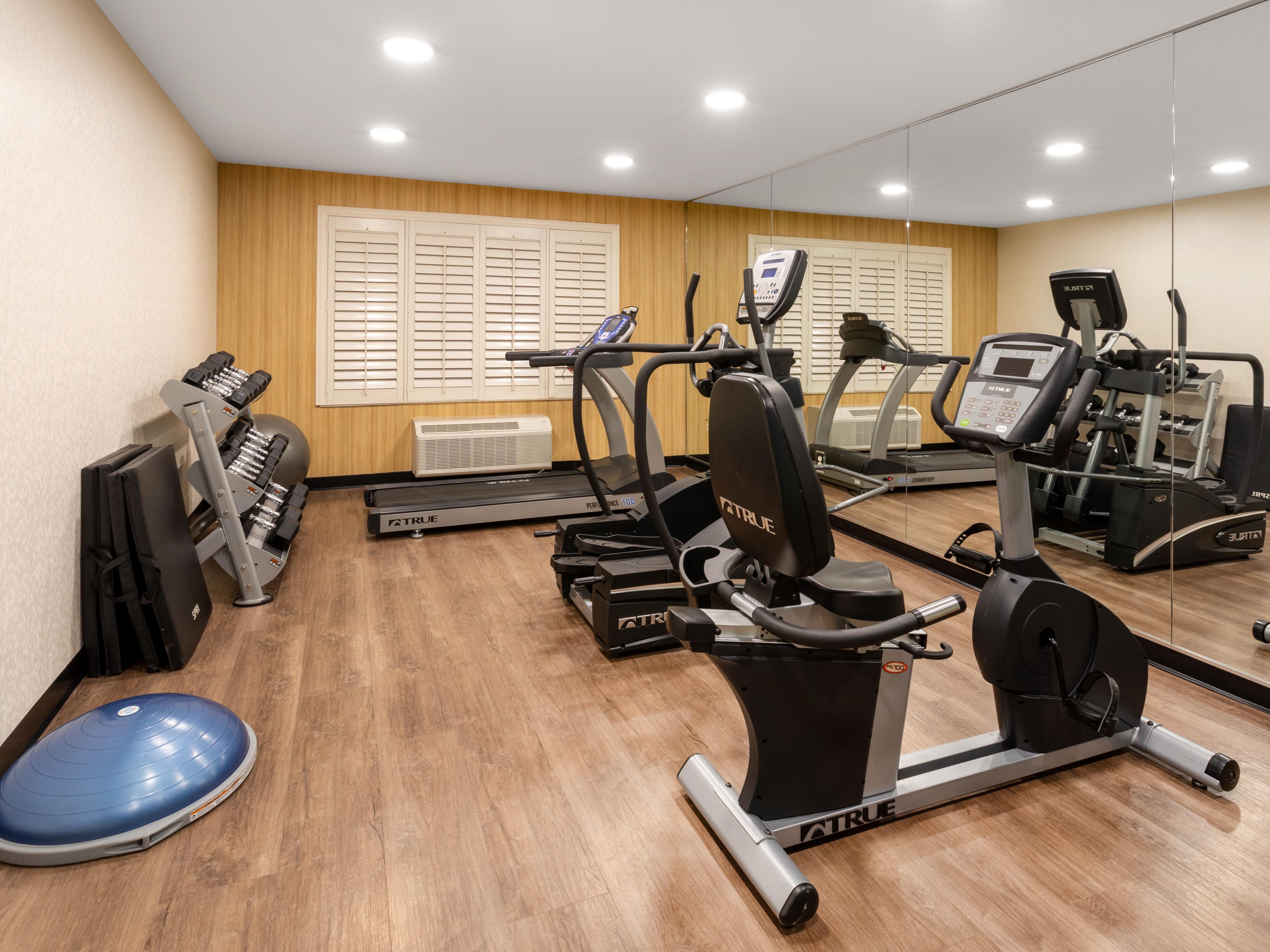 Stay active in our Fitness Center, open 24/7 for added convenience. Whether you prefer an energizing cardio workout or an intense session with free weights, our fully equipped facility features everything you need for a satisfying exercise experience. Enjoy fitness that fits with your travel schedule.
