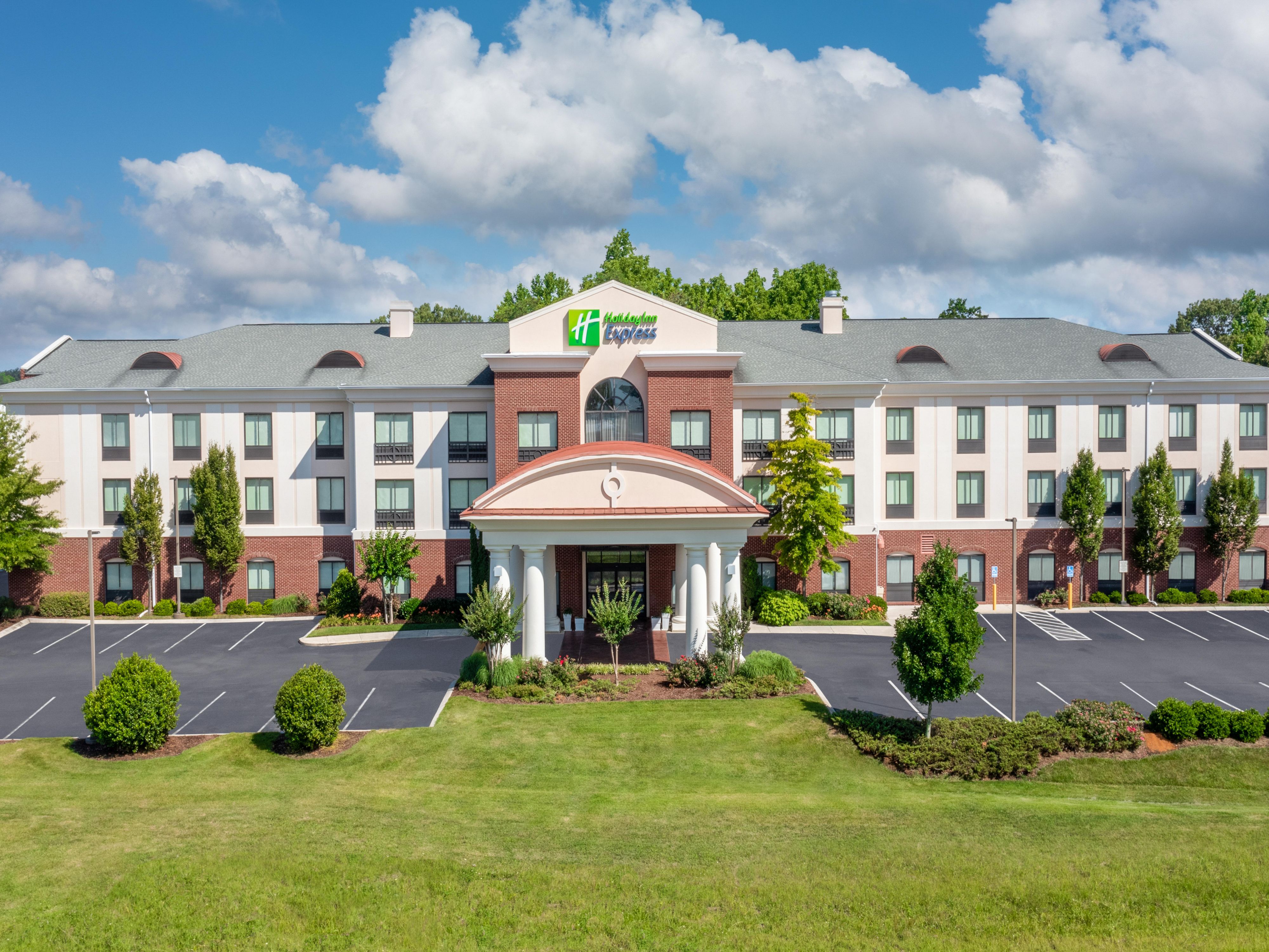 Welcome to the Holiday Inn Express Tullahoma!