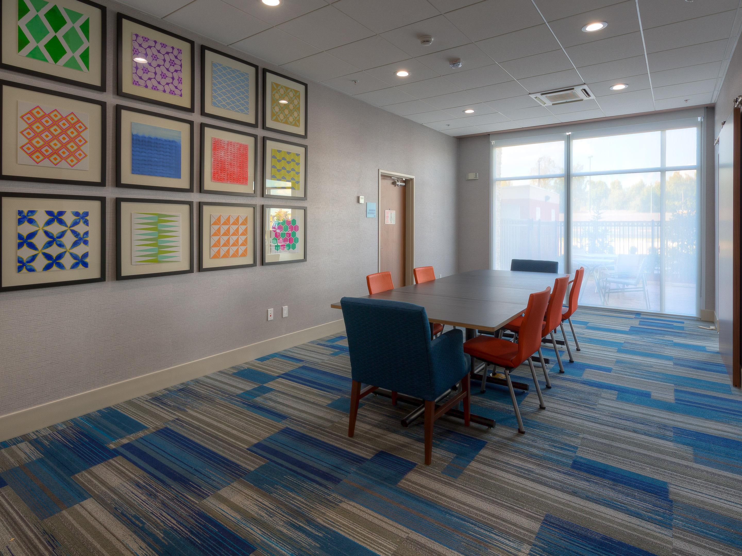 Holiday in Express Tulsa Midtown has 2 meeting rooms. One can host up to 15 guests and 35 for the other. Book for your next training session, business conference, baby shower, wedding group planning session, seminar, study group, reading group, team building activity, or simply private space for your group or block. Contact our Sales Team today!