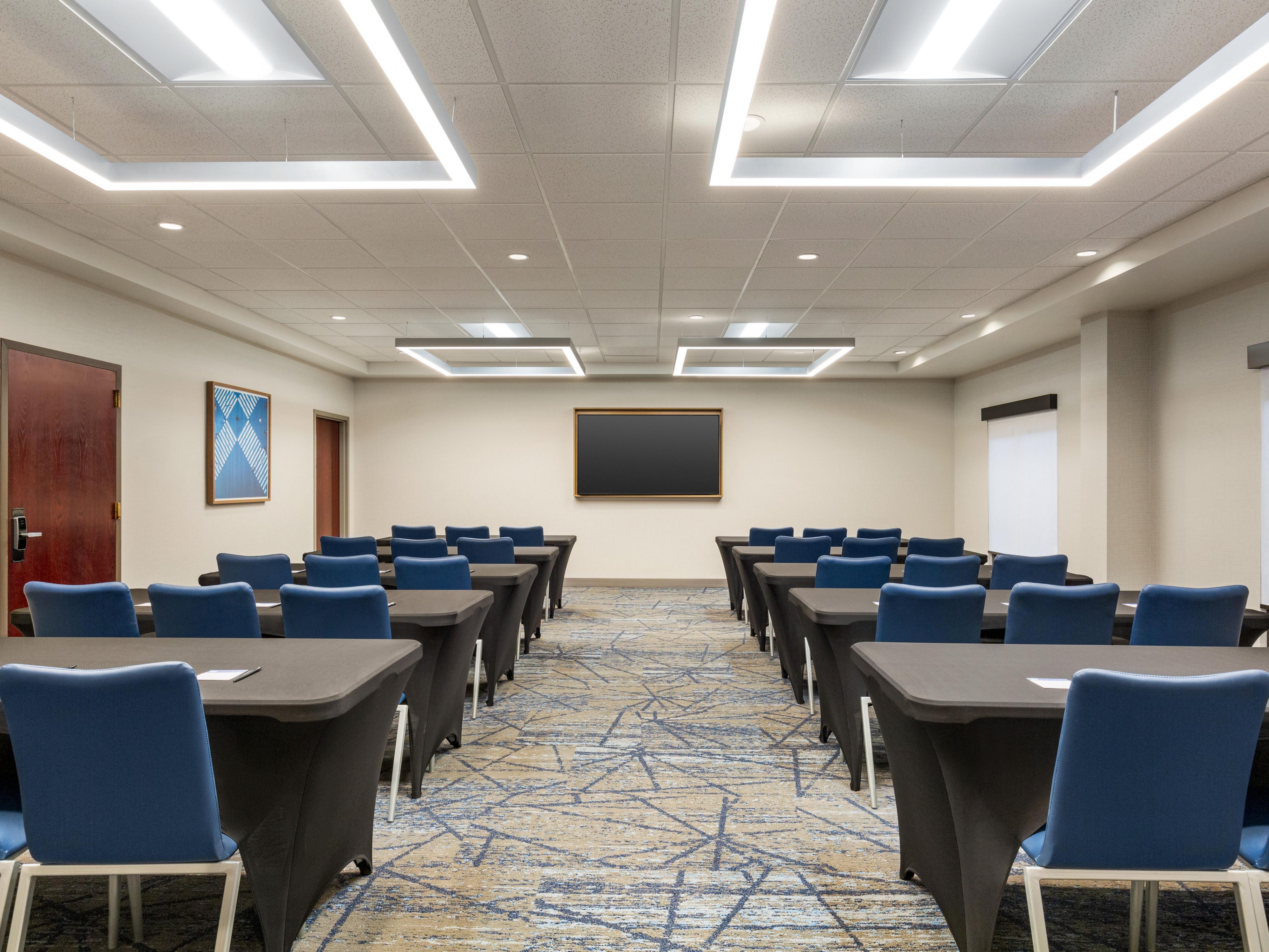 Host business meetings and social gatherings in our flexible meeting space for up to 48 guests. Just under 1,000 sq ft, our venue provides the perfect space to connect, collaborate, and celebrate. Chafers are available, and outside catering is allowed with hotel approval. Let us make your Tuscaloosa event extraordinary!