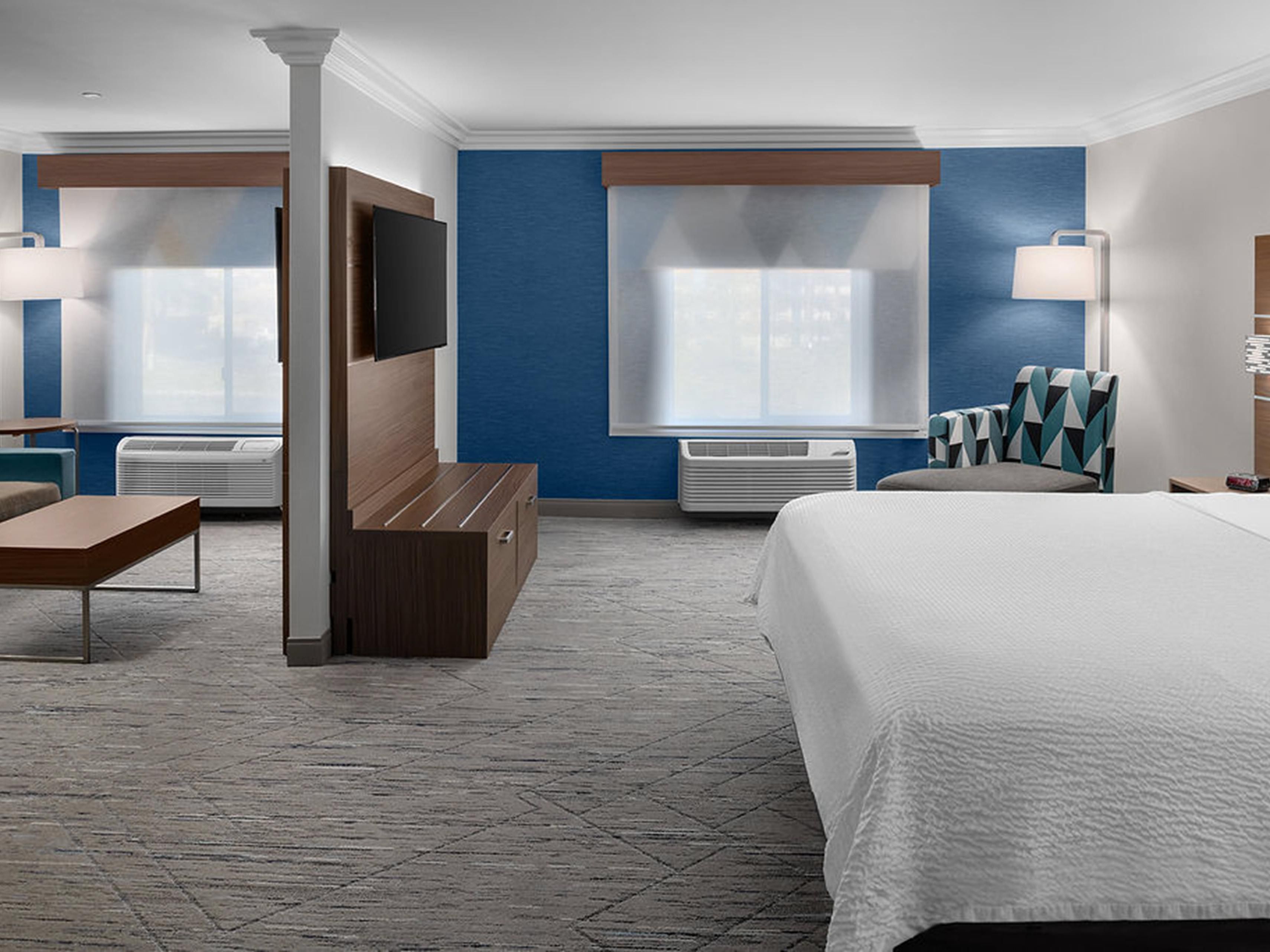 Enjoy one of our six 400 square foot suites, offering a couch in a partitioned living room. All suite rooms offer a wet bar/sink. We offer two rooms on each floor, so whether you prefer high or low floors we can help accommodate your needs.