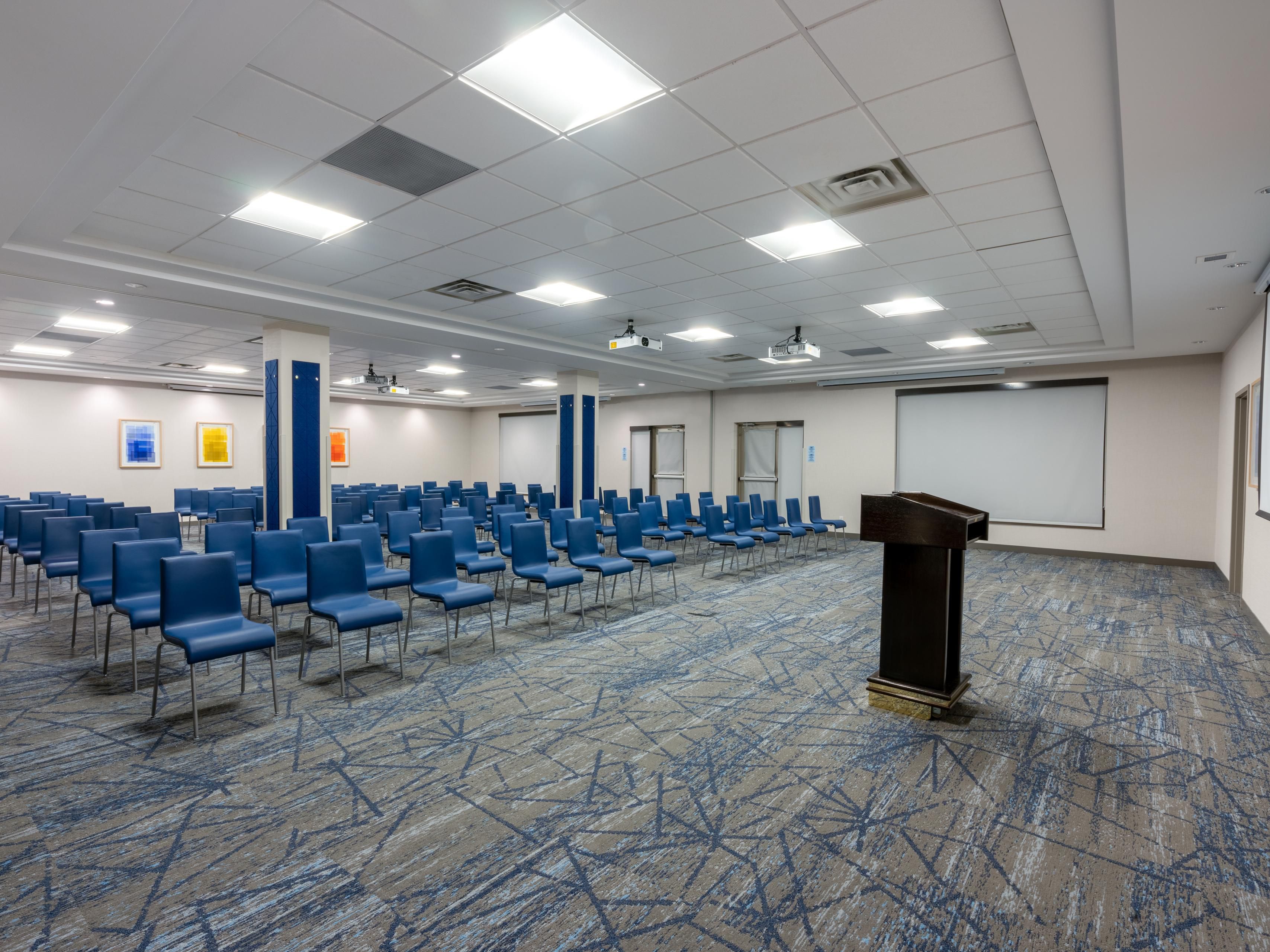 Host business meetings and social gatherings in our 3,000 sq ft flexible meeting space with catering for up to 130 guests. Our Vaughan West Room divides into two sections, with dual screens, projectors, and an outdoor patio. For larger events, we’re near Universal Event Space and offer group room blocks for seamless stays.