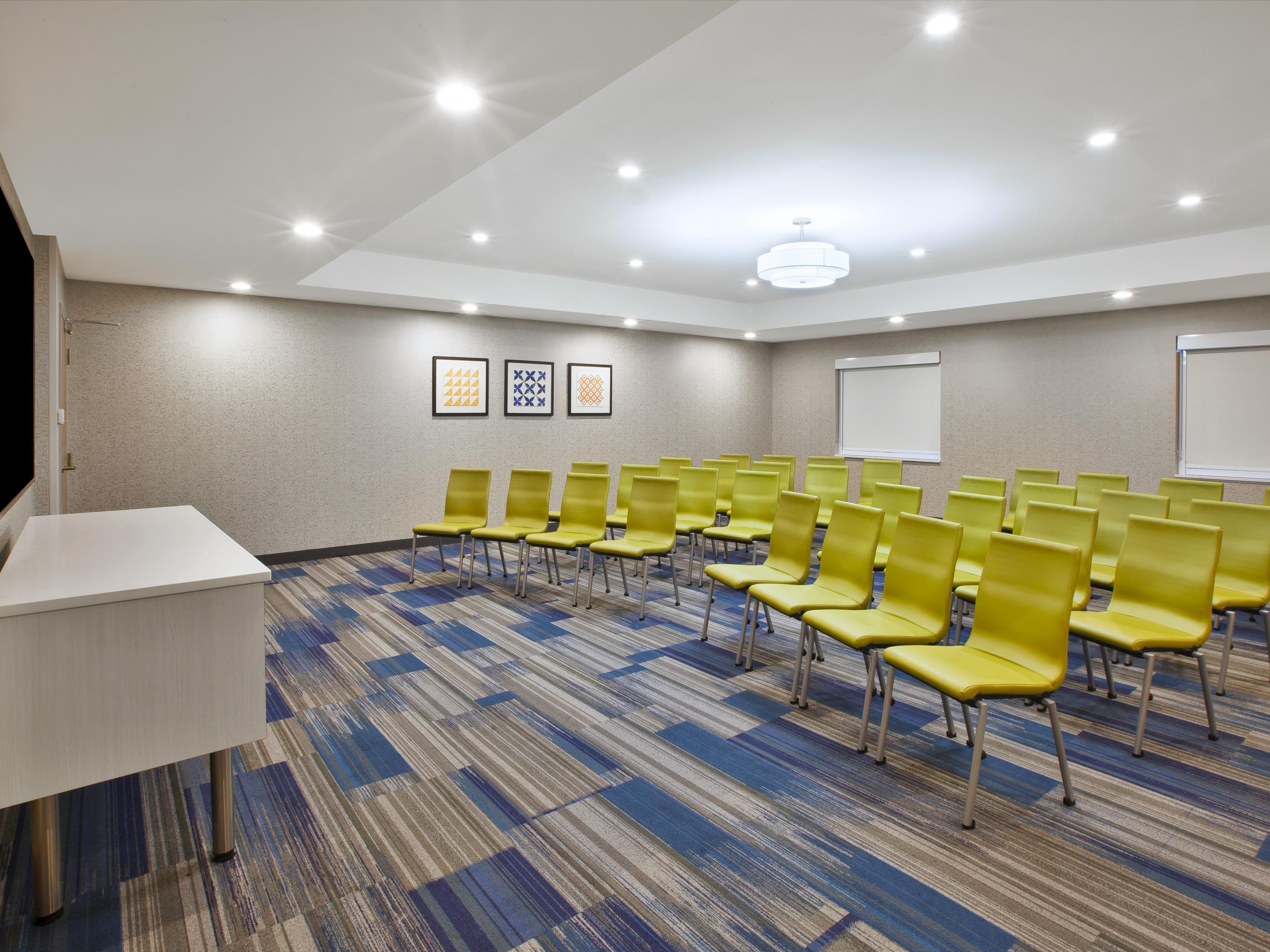 Whether it's for a quick board meeting or a larger brainstorming, we've got 625 sq ft of meeting space for all your best ideas. The meeting room can seat up to 45 people.