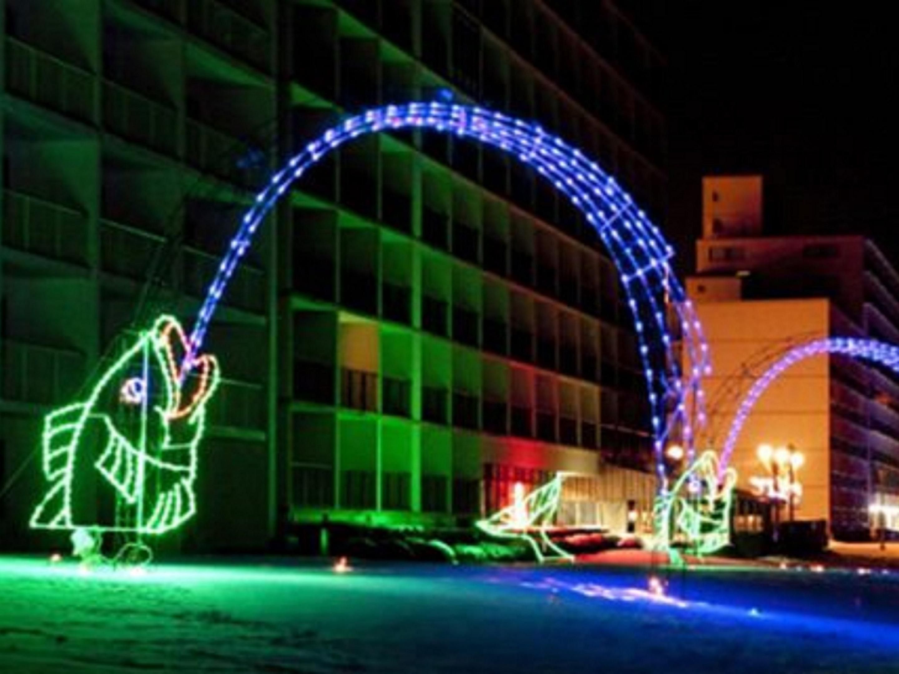 Holiday Lights at the Beach is back with new displays, two extra blocks of lights, and a 600-ft LED tunnel. Enjoy oceanfront favorites like Surfing Santa, musical crabs, and a 40-ft tree. Grab your timed-entry tickets at beacheventsvb.com—this is a must-see holiday tradition in Virginia Beach!
