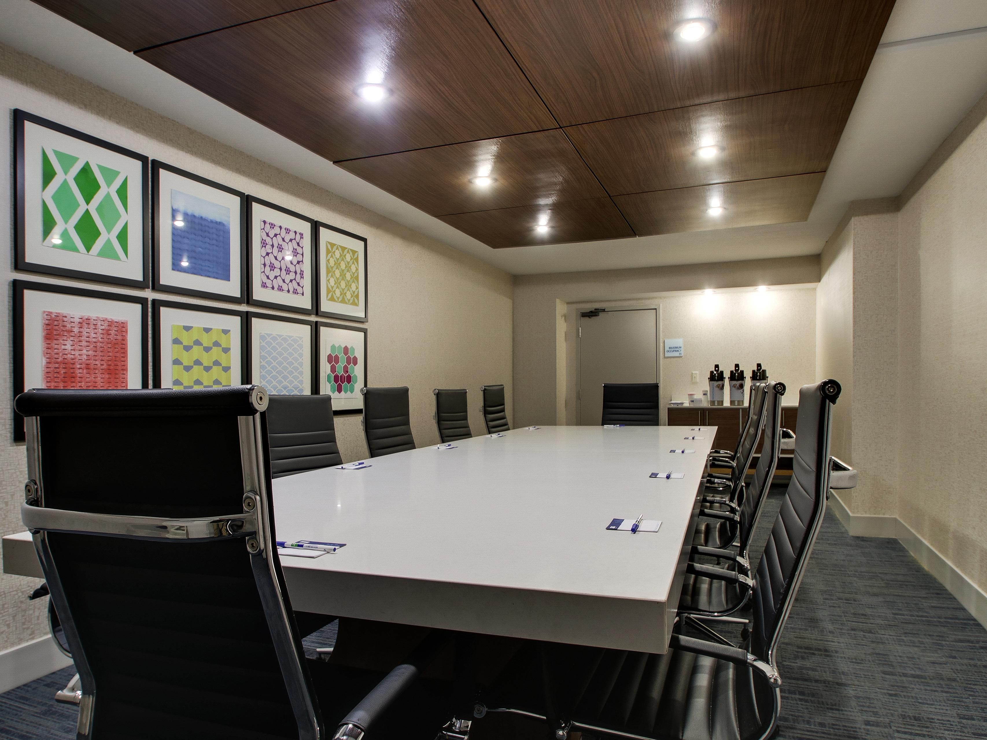 Small meetings play a vital role in the success of many organizations. Are you planning a small corporate meeting, board retreat or brainstorming session? Our 12 person boardroom is sure to lead to big ideas!   Our team is dedicated to making your meeting a huge success!