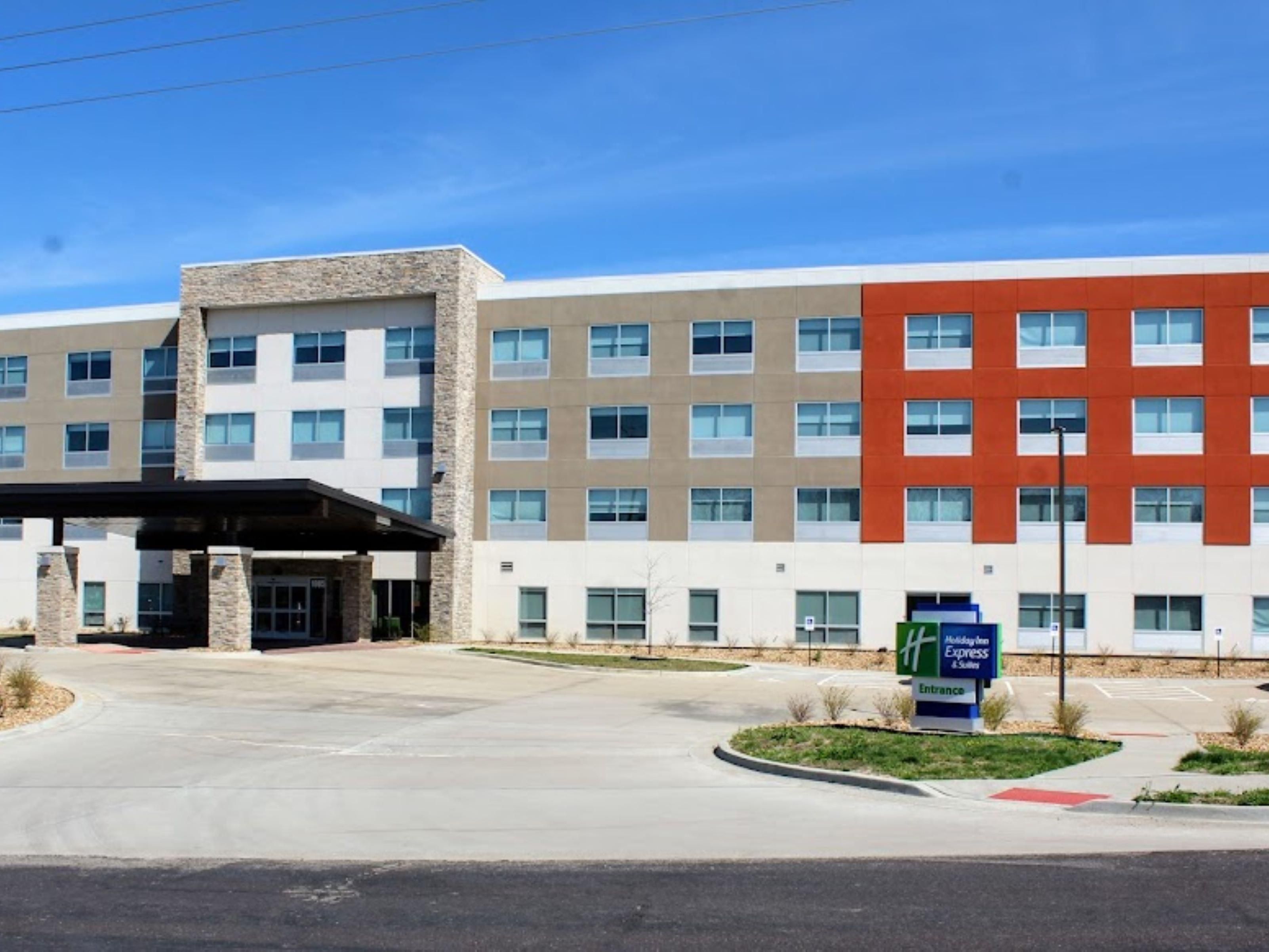 Welcome to Our Hotel in Warrensburg, MO.