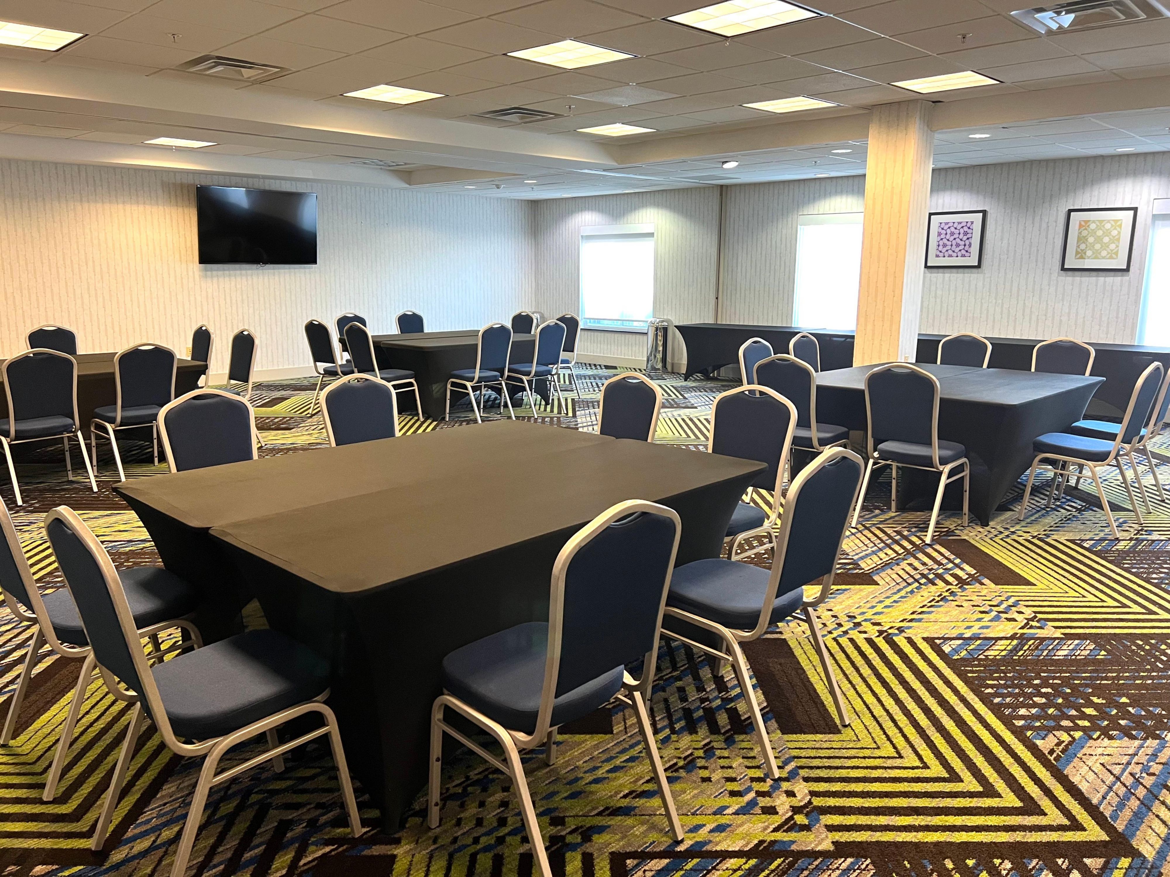 With up to 1,600 square feet of flexible meeting space, the Holiday Inn Express and Suites Waukegan IL is perfectly suited to host your small to medium-sized meeting or event.  The knowledgeable and attentive sales team will be with you every step of the planning process.  Our attention to detail will make your meeting or event a success.