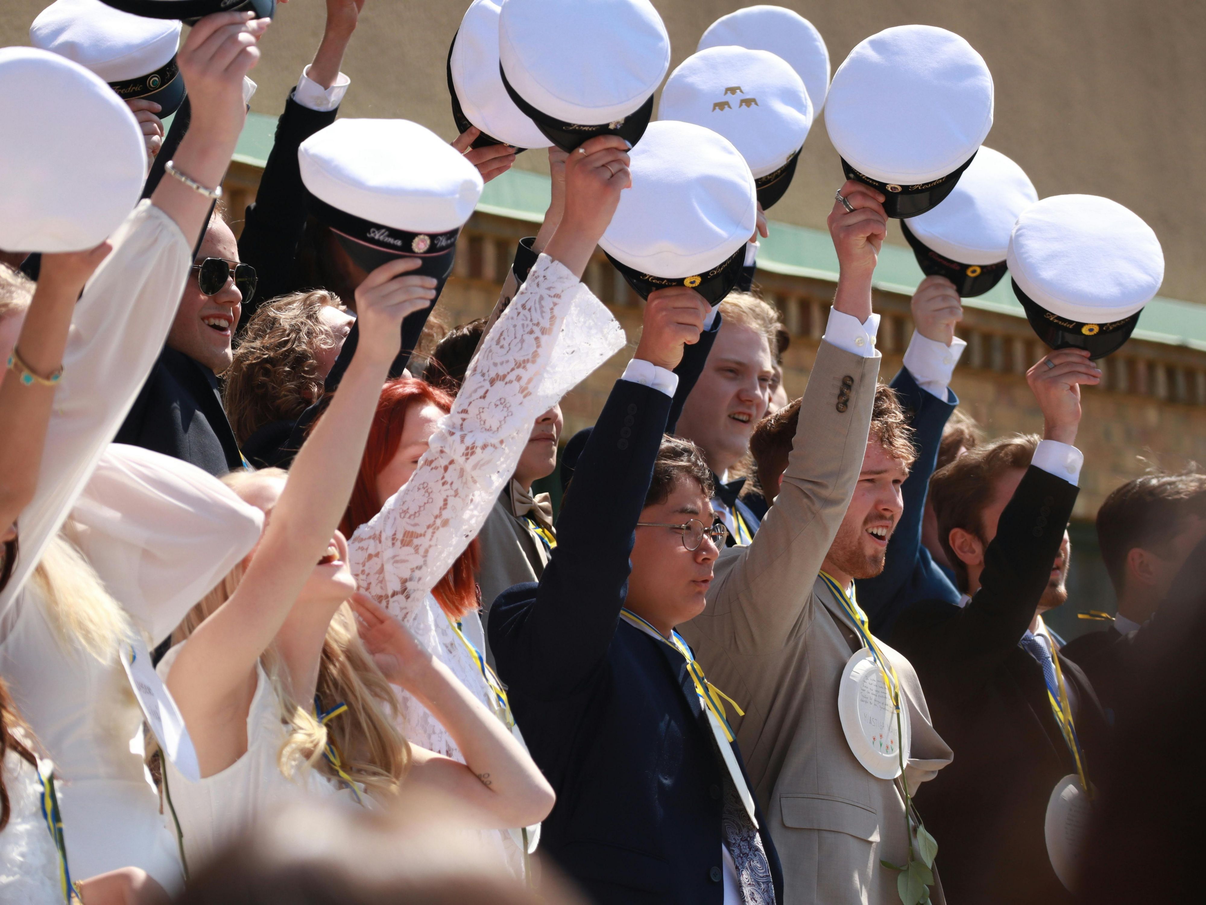 Explore the proud naval history of Great Lakes Naval Station, just moments away from Holiday Inn Express and Suites in Waukegan. Whether you're visiting loved ones in training or attending a graduation or special event on base, our hotel offers convenient access to the largest navy training facility in the U.S.