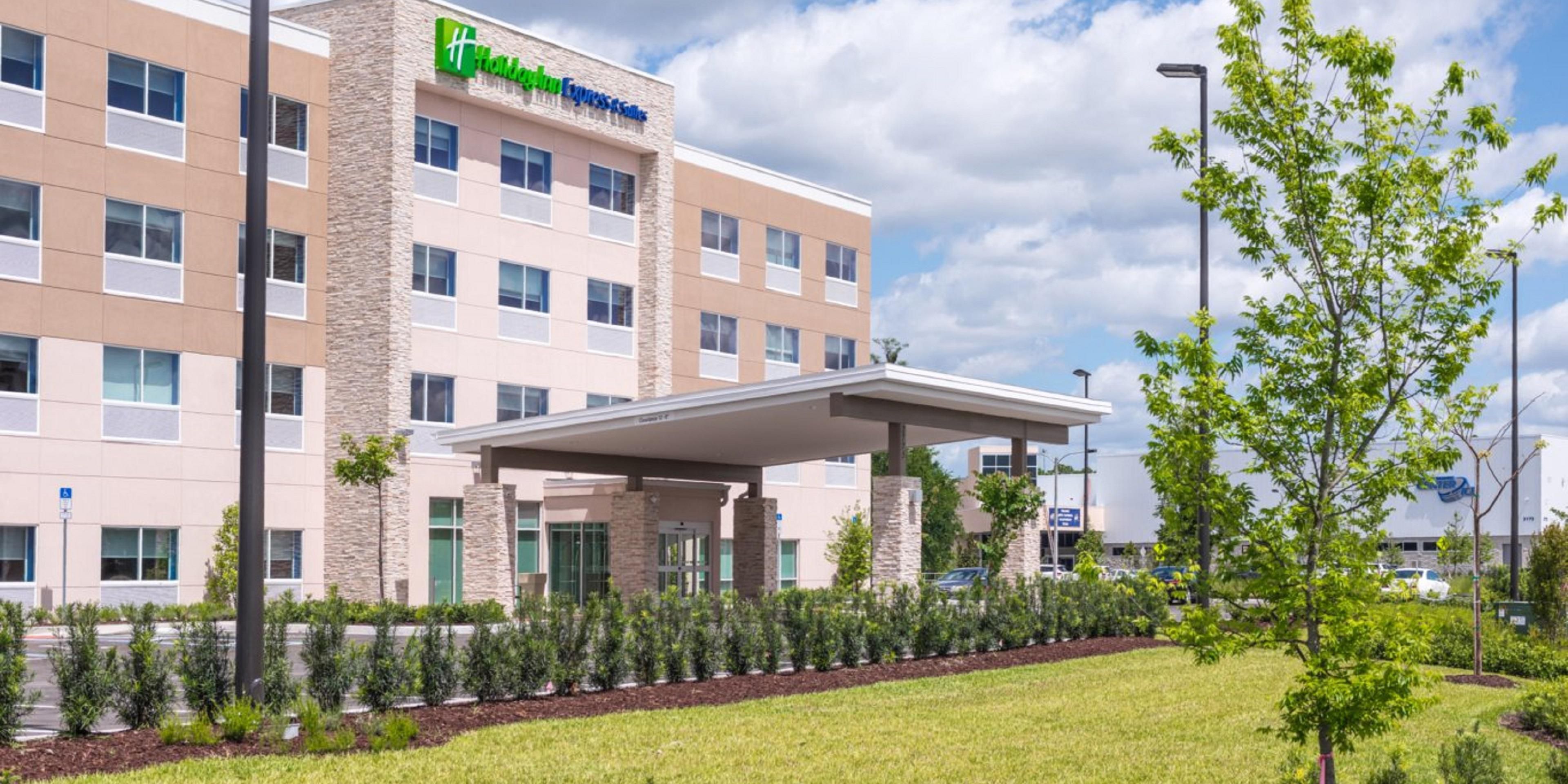 just 30 minutes from local attractions like busch gardens, lowry