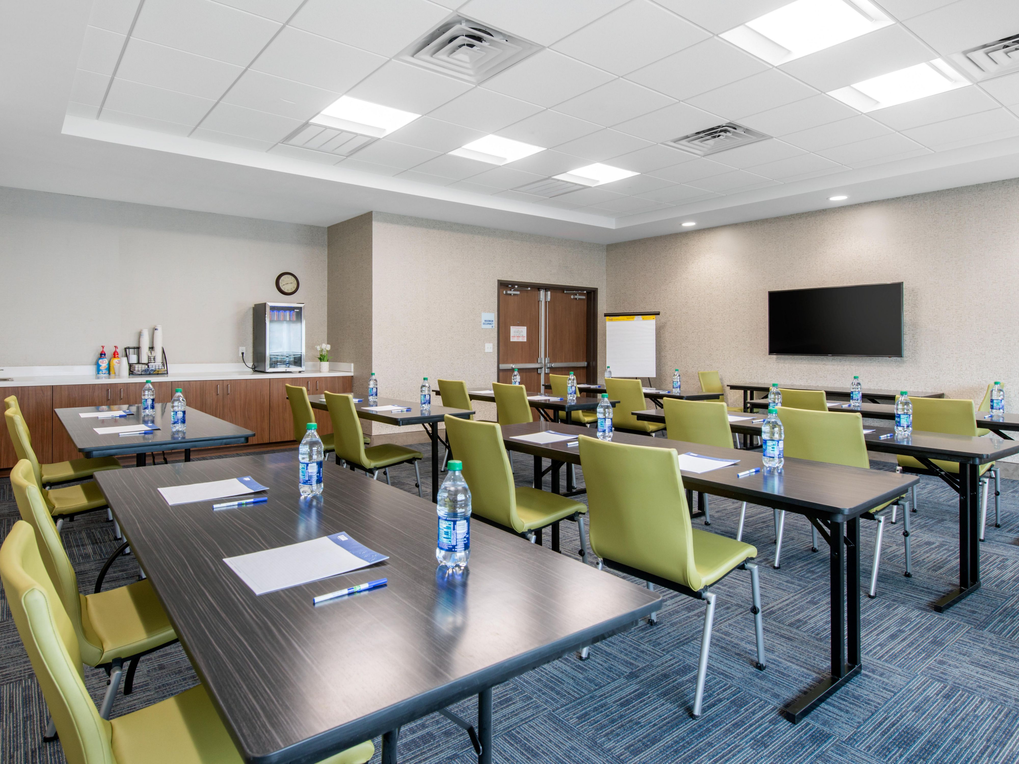 The space is bright and airy and has housed several different types of events ranging from: intimate dinner parties, corporate trainings, seminars, interviews, depositions, bridal showers, etc. We allow outside catering as well! The meeting room can be set up in a multitude of styles to meet your needs! Contact the hotel for additional details.