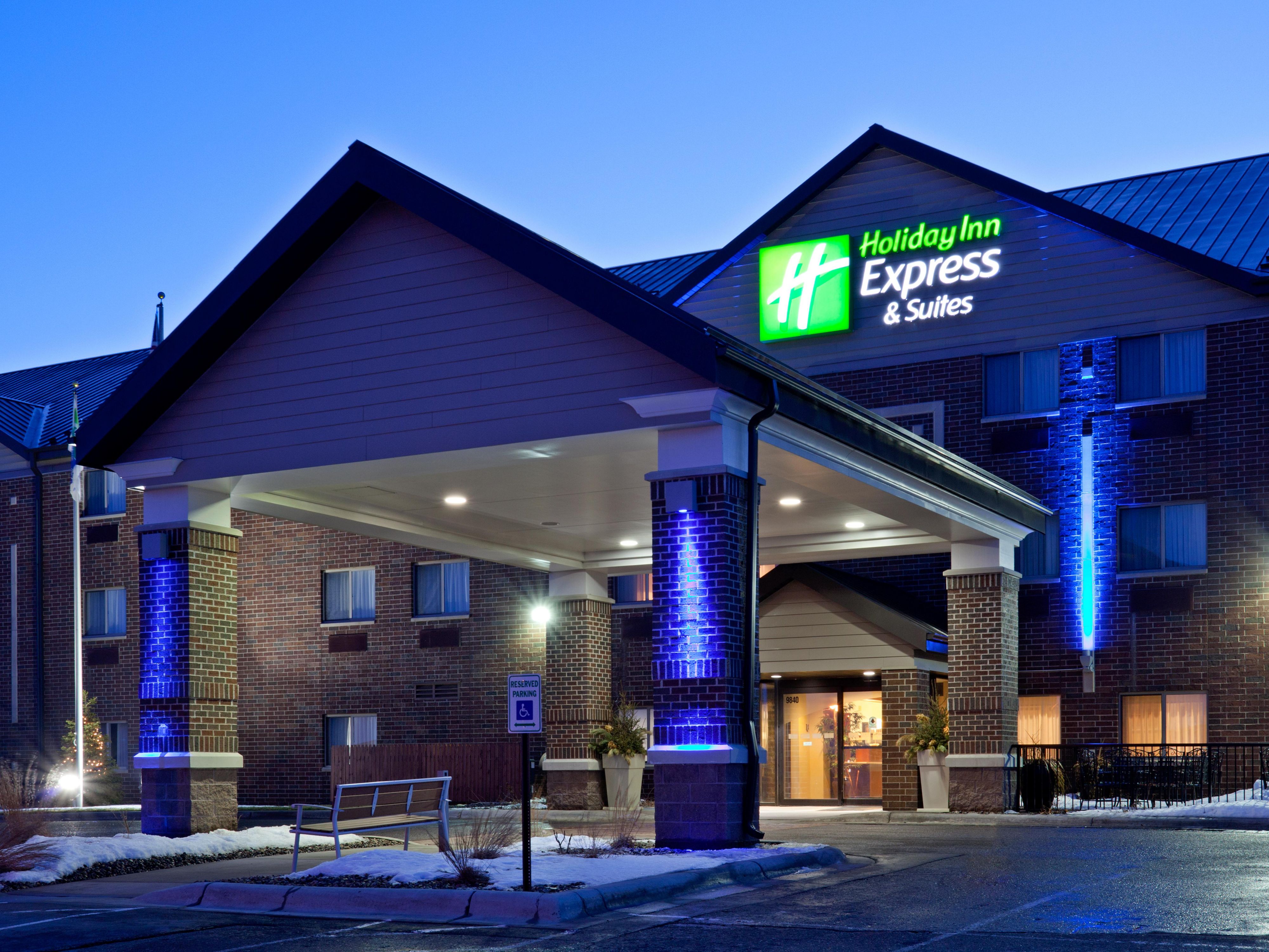 Our hotel is conveniently located near fantastic shopping and dining options. Explore all that Woodbury has to offer or take a short 15-minute drive to the renowned Mall of America and the new Eagan Outlet stores. Enjoy a variety of shopping experiences and delicious dining just minutes away from our hotel.