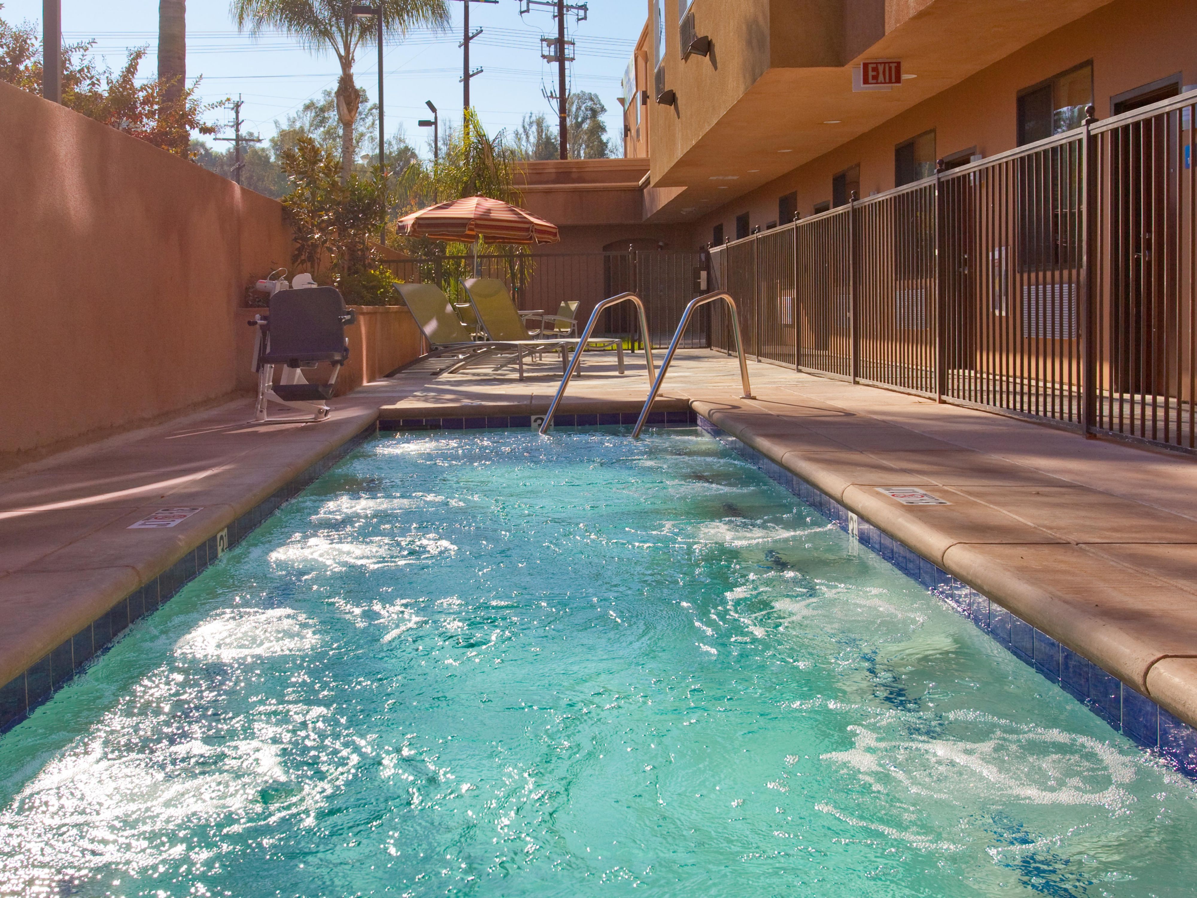 Stay with us and enjoy one of the best swimming pools in Woodland Hills, CA—a perfect spot to relax and unwind. Our Woodland Hills fitness center lets you keep up with your workouts easily. As a top Woodland Hills, CA hotel with a fitness center, we offer the perfect blend of comfort and wellness during your stay.
