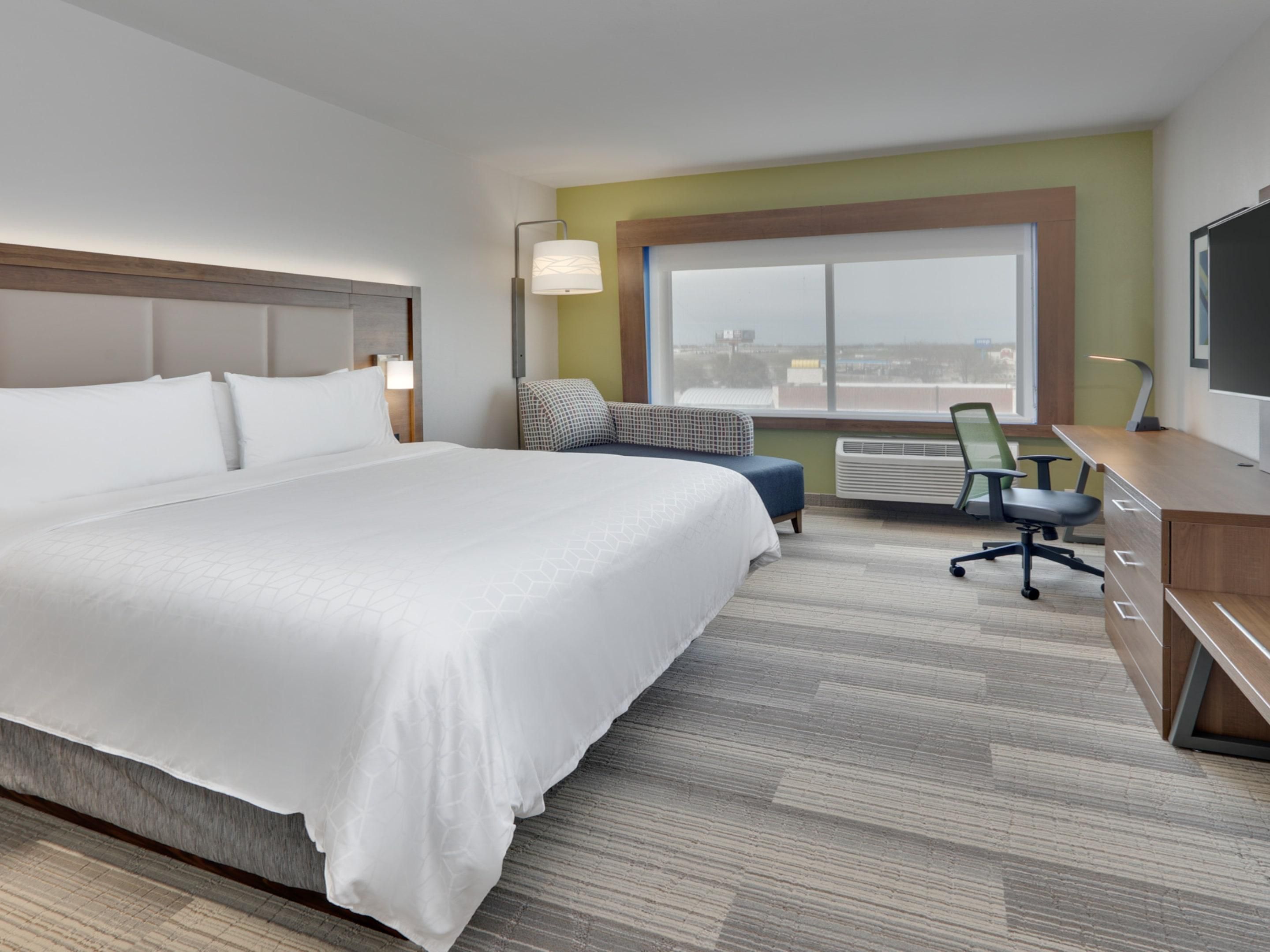 Our recently updated Formula Blue™ rooms feature clean, modern designs for maximum comfort. Enjoy Keurig® coffee makers, mini fridges, microwaves, premium bedding, blackout shades, and spacious workstations. Find everything you need for a restful, productive stay in Oklahoma City.