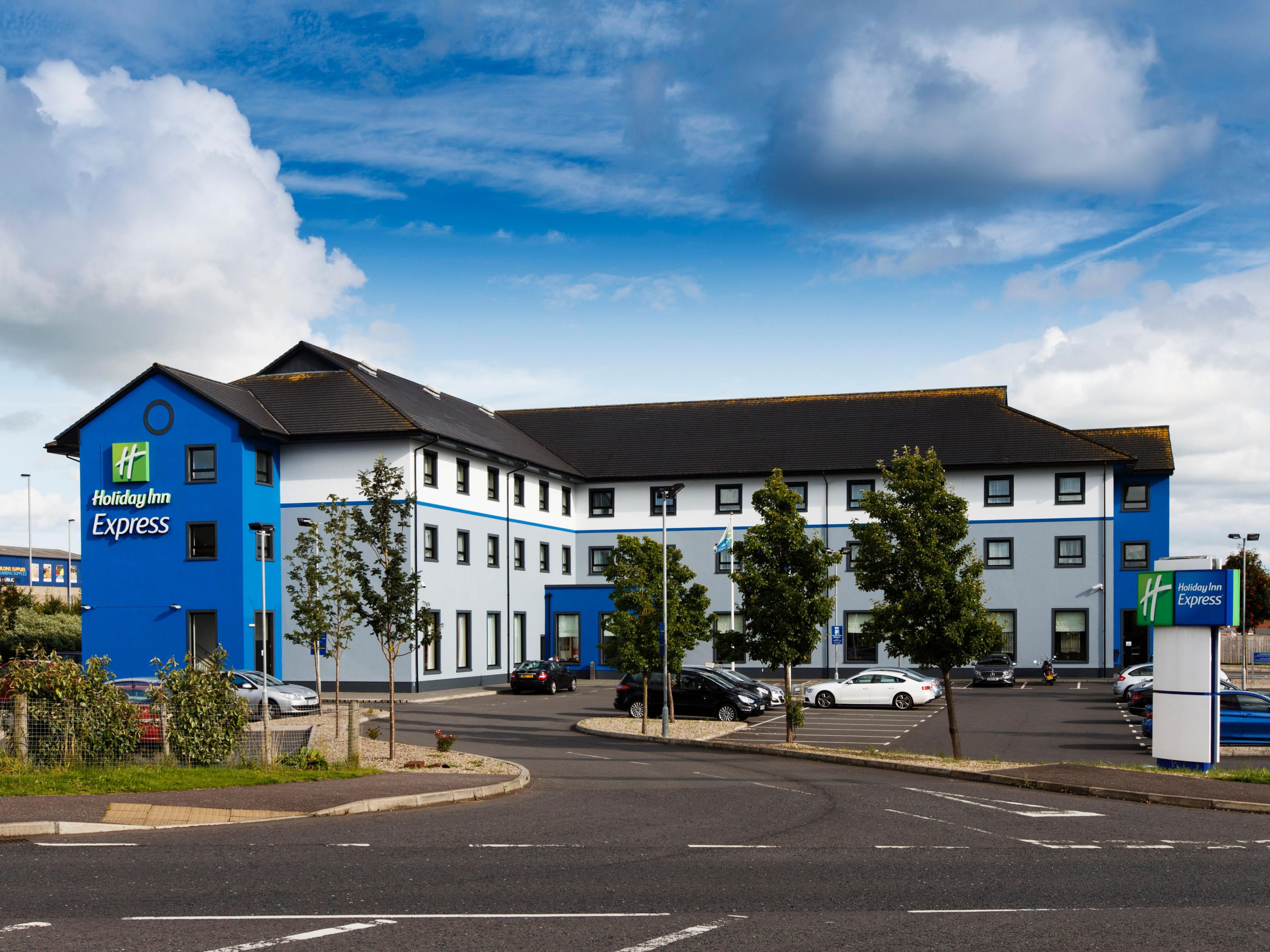 Pets are welcome at Holiday Inn Express Antrim - M2, Jct.1. There is a pet deposit per stay of 100 GBP. Our Pet Policy: Pets are welcome at our hotel. An additional charge of GBP 30 per pet per stay applies. We have a limited number of pet friendly rooms and booking direct is essential. Please contact the hotel to check availability before booking.