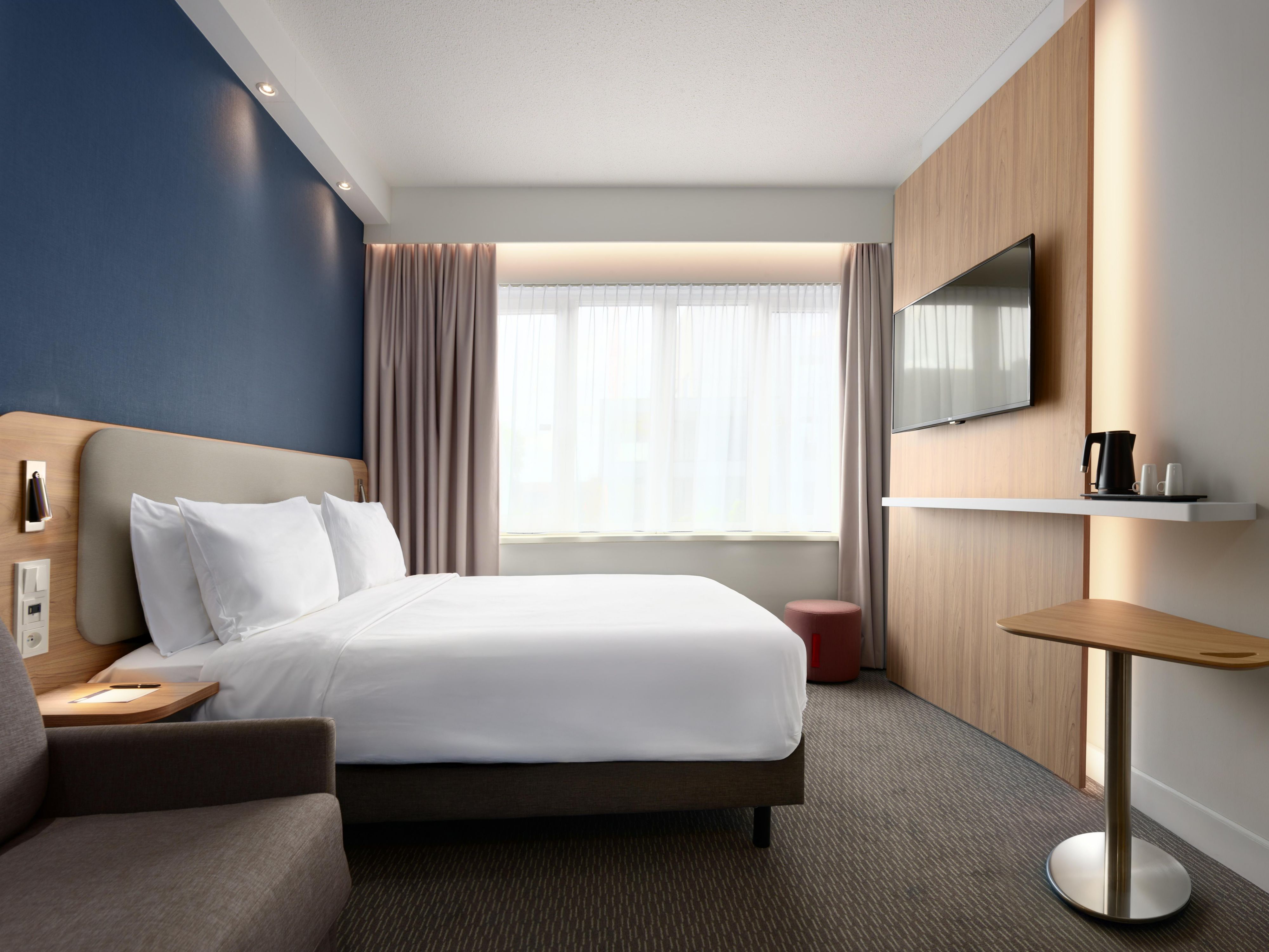 Guest room double bed